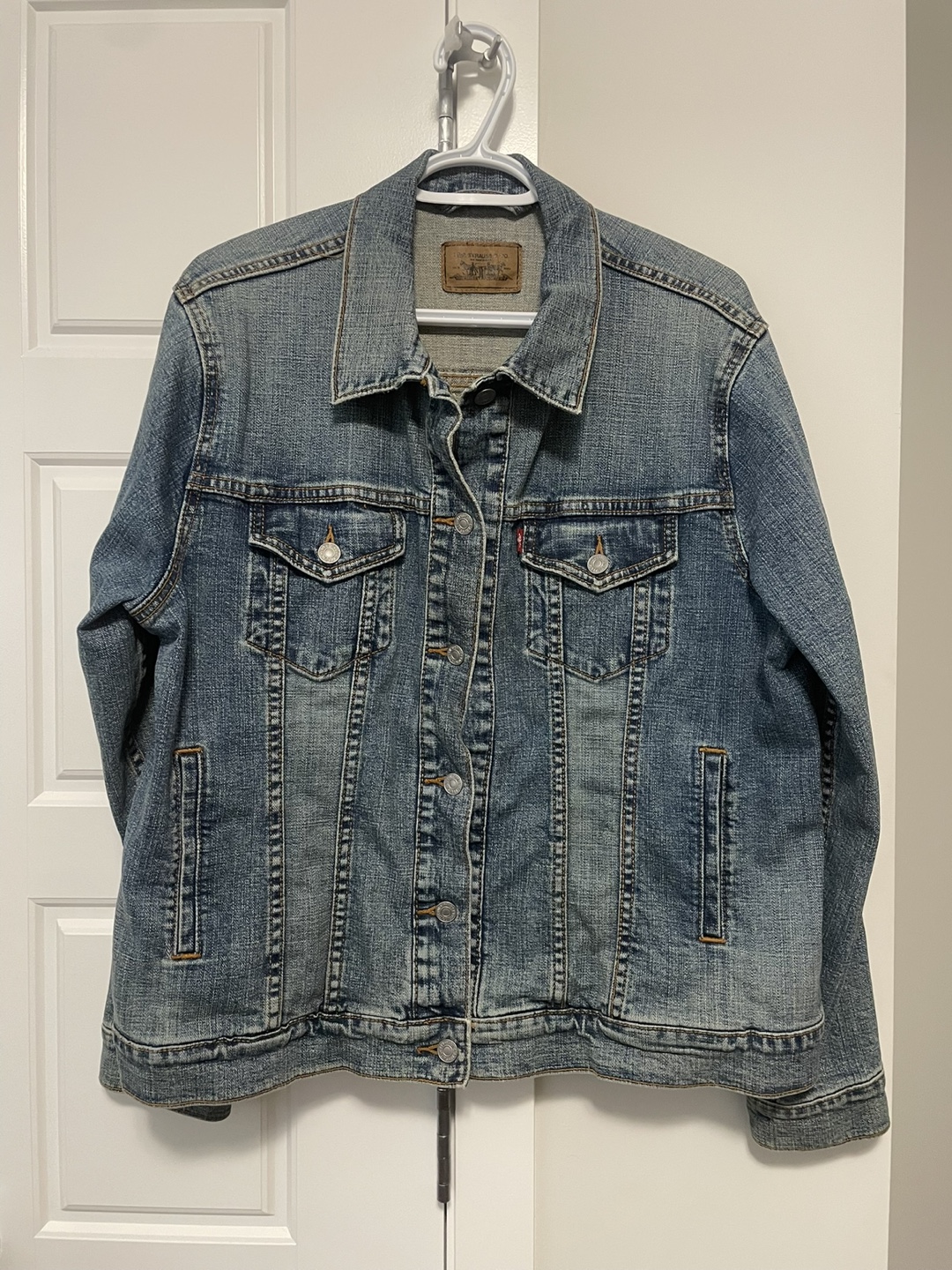 Levi's XL Women's Original Trucker Stretch Denim Jacket - photo 4
