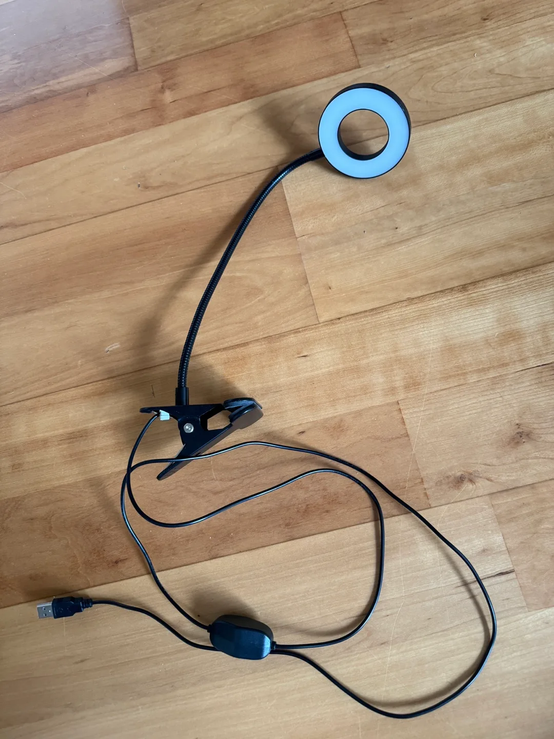 Clip-on LED Ring Light thumbnail