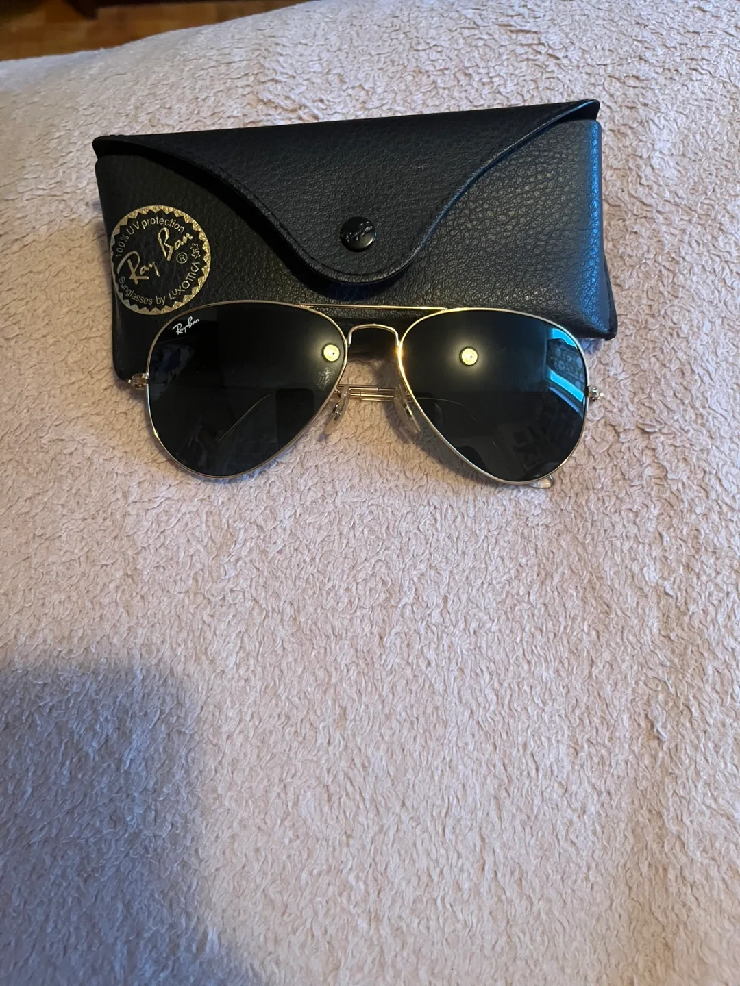 Ray-Ban Aviator Sunglasses with Case image indicator(2)