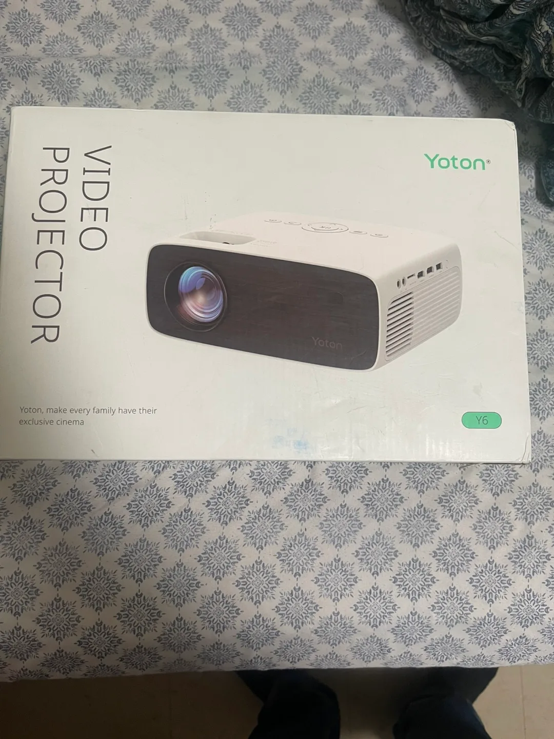 Yoton Y6 Video Projector - Like New! thumbnail