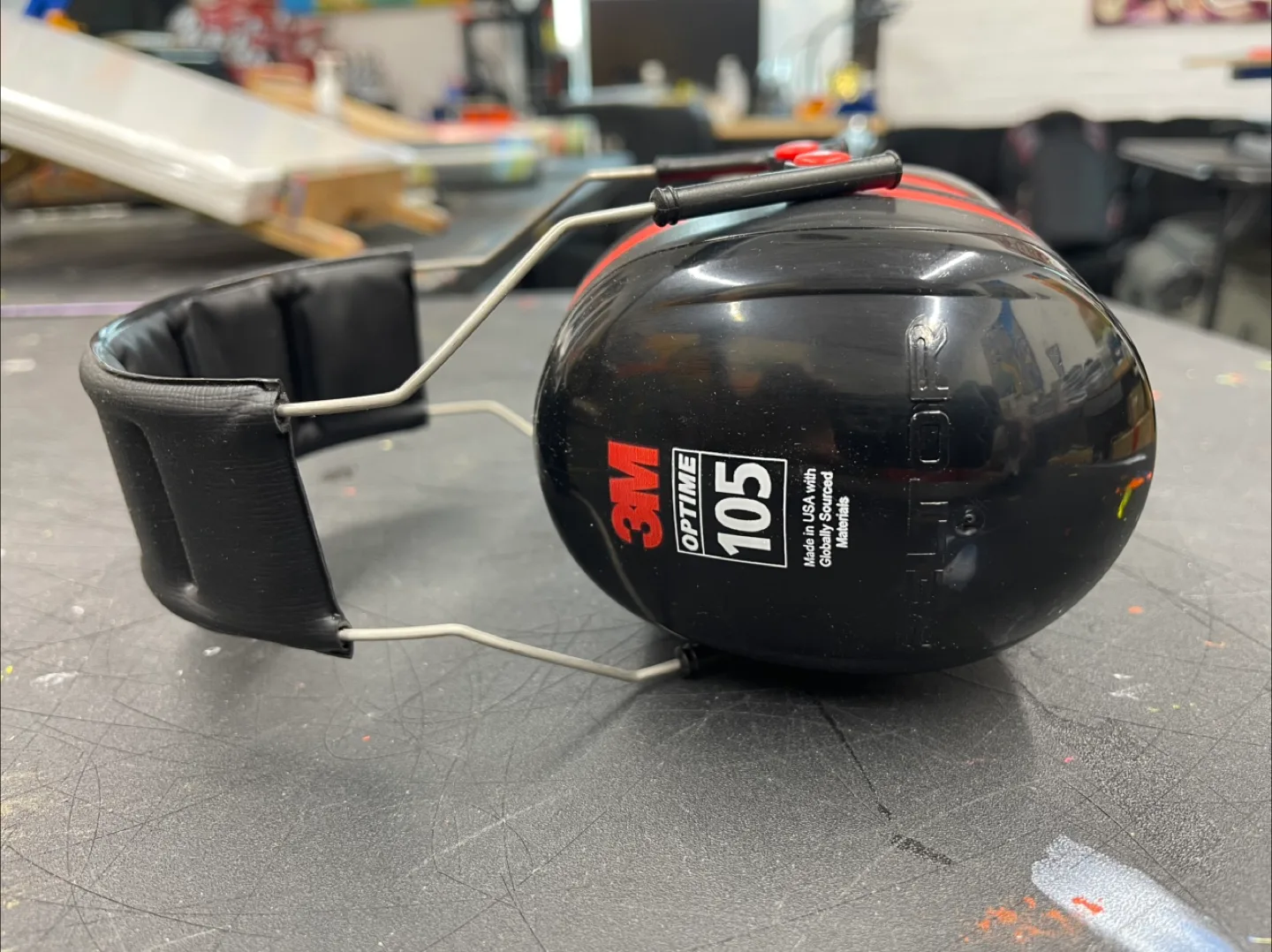 3M Optime 105 Earmuffs - Black & Red image indicator(2)