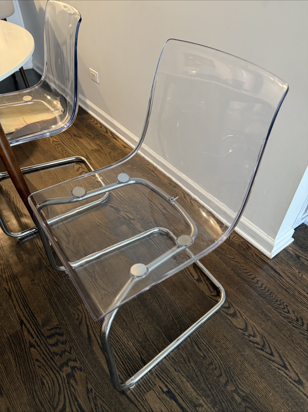 Round Dining Table with Clear Chairs - photo 2