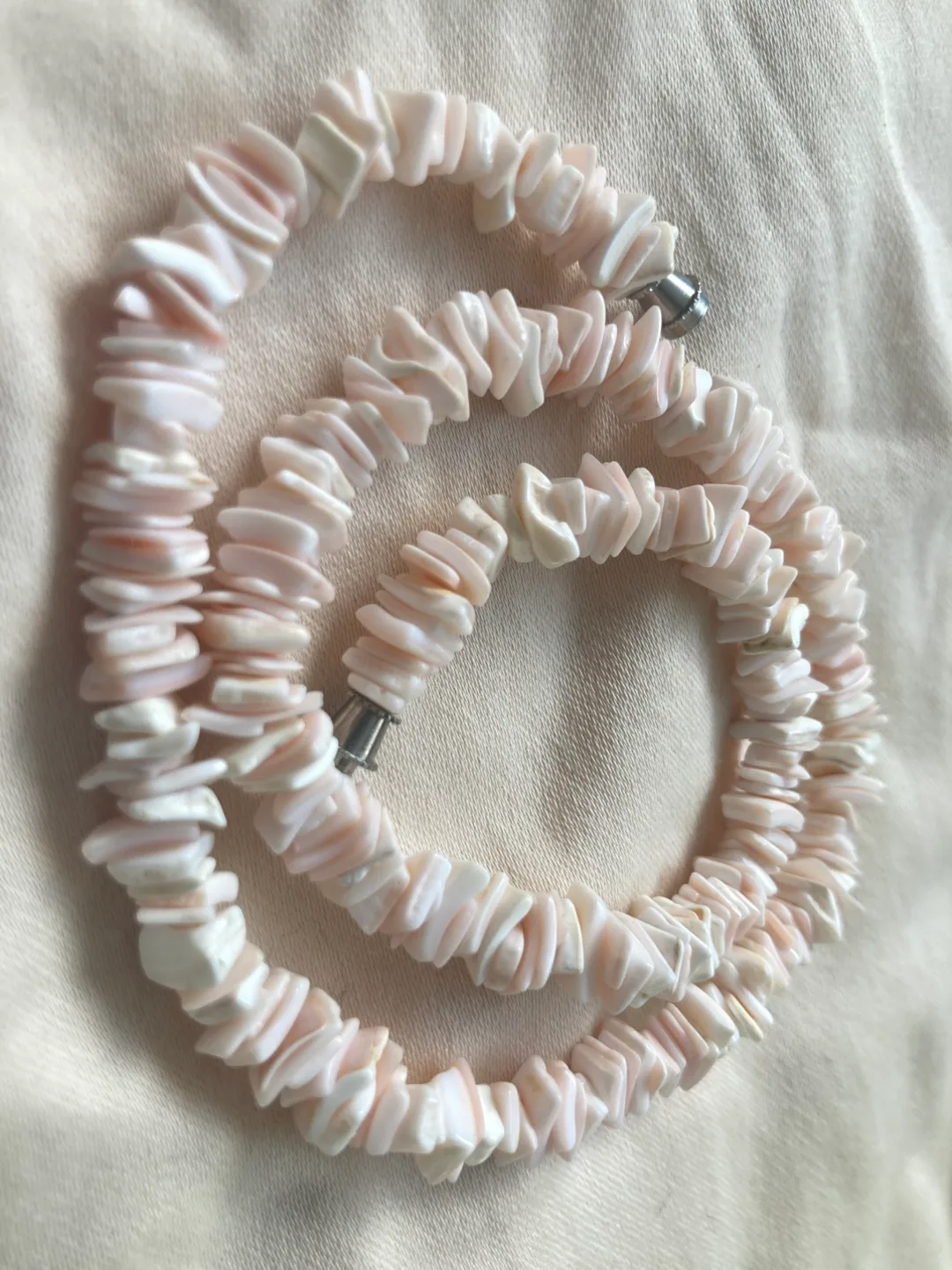vintage shell necklace image indicator(2)