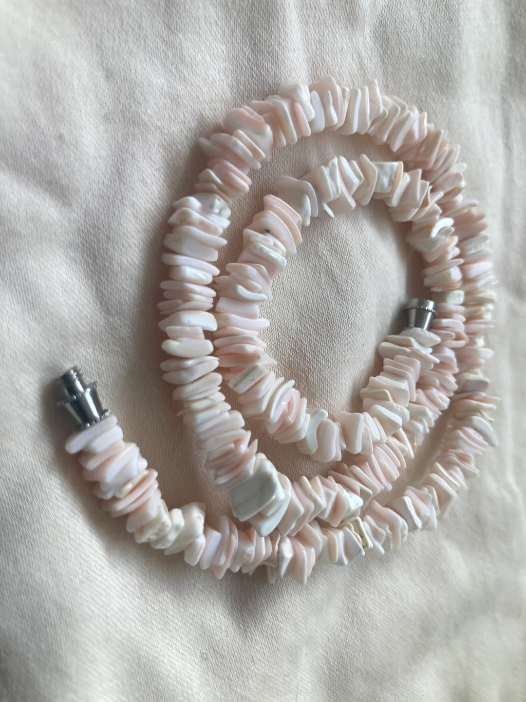 vintage shell necklace image indicator(5)