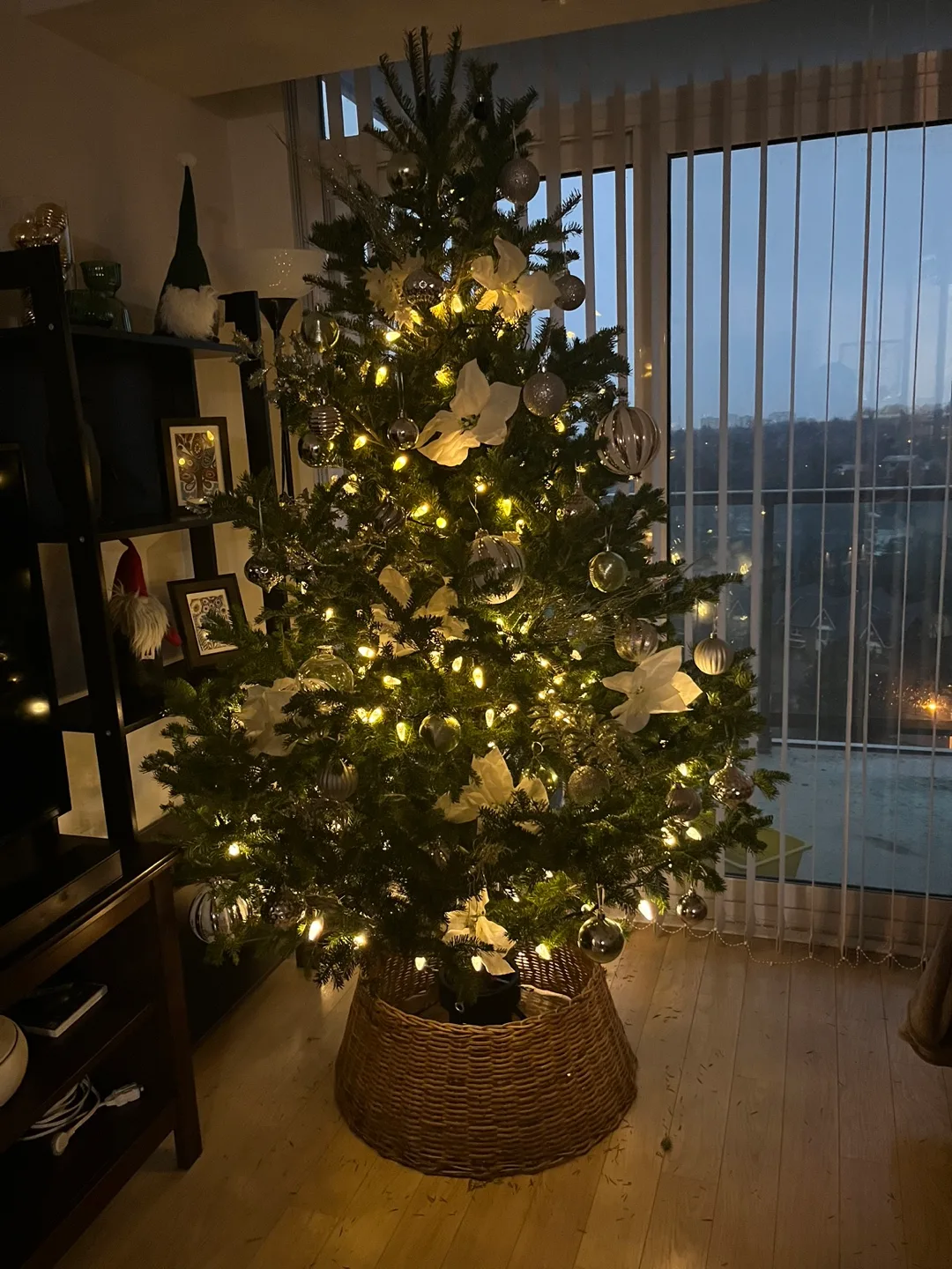 Wicker Christmas Tree Collar image indicator(2)