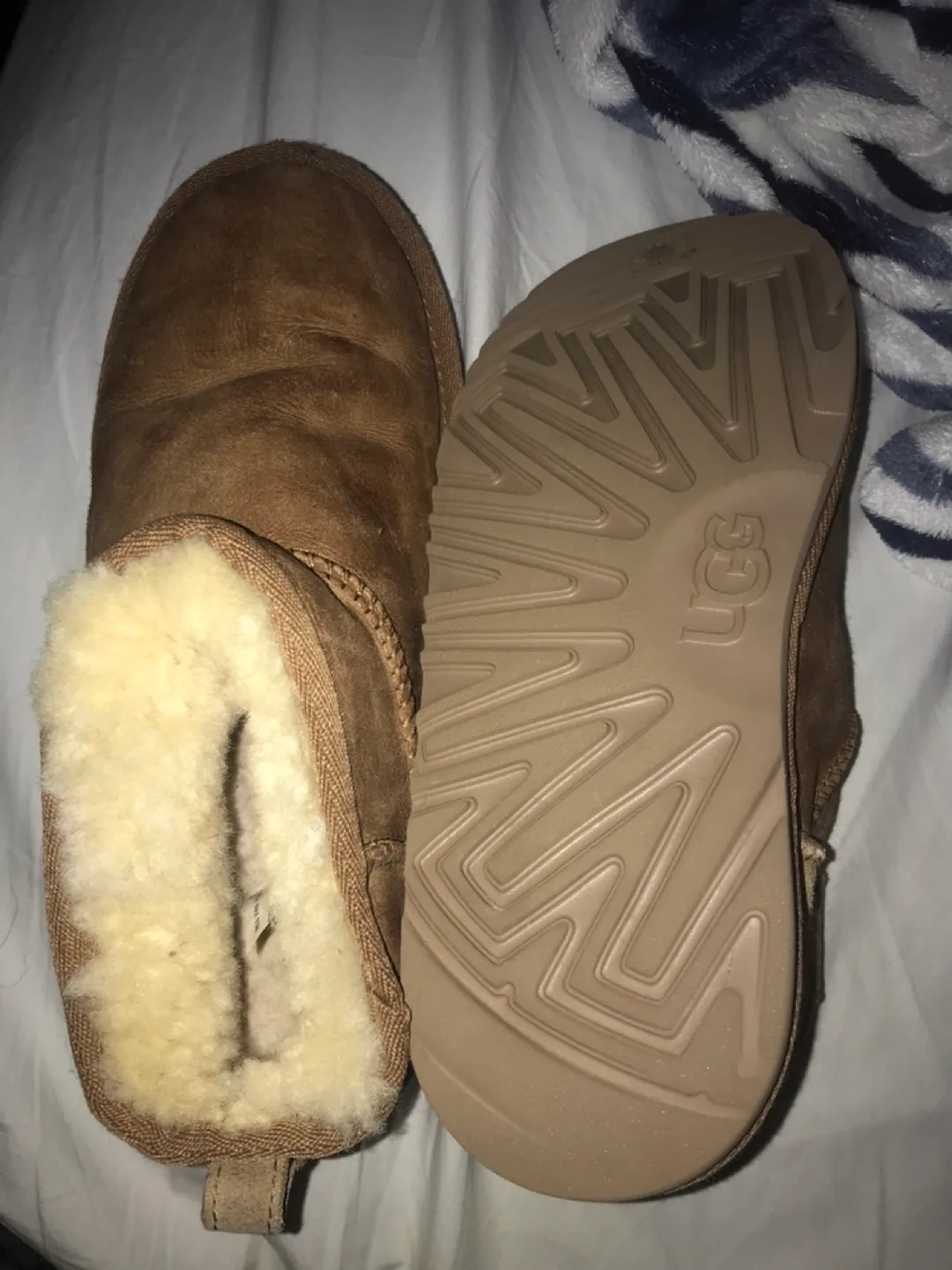 UGG Classic Mini Boots - Size 5 image indicator(2)