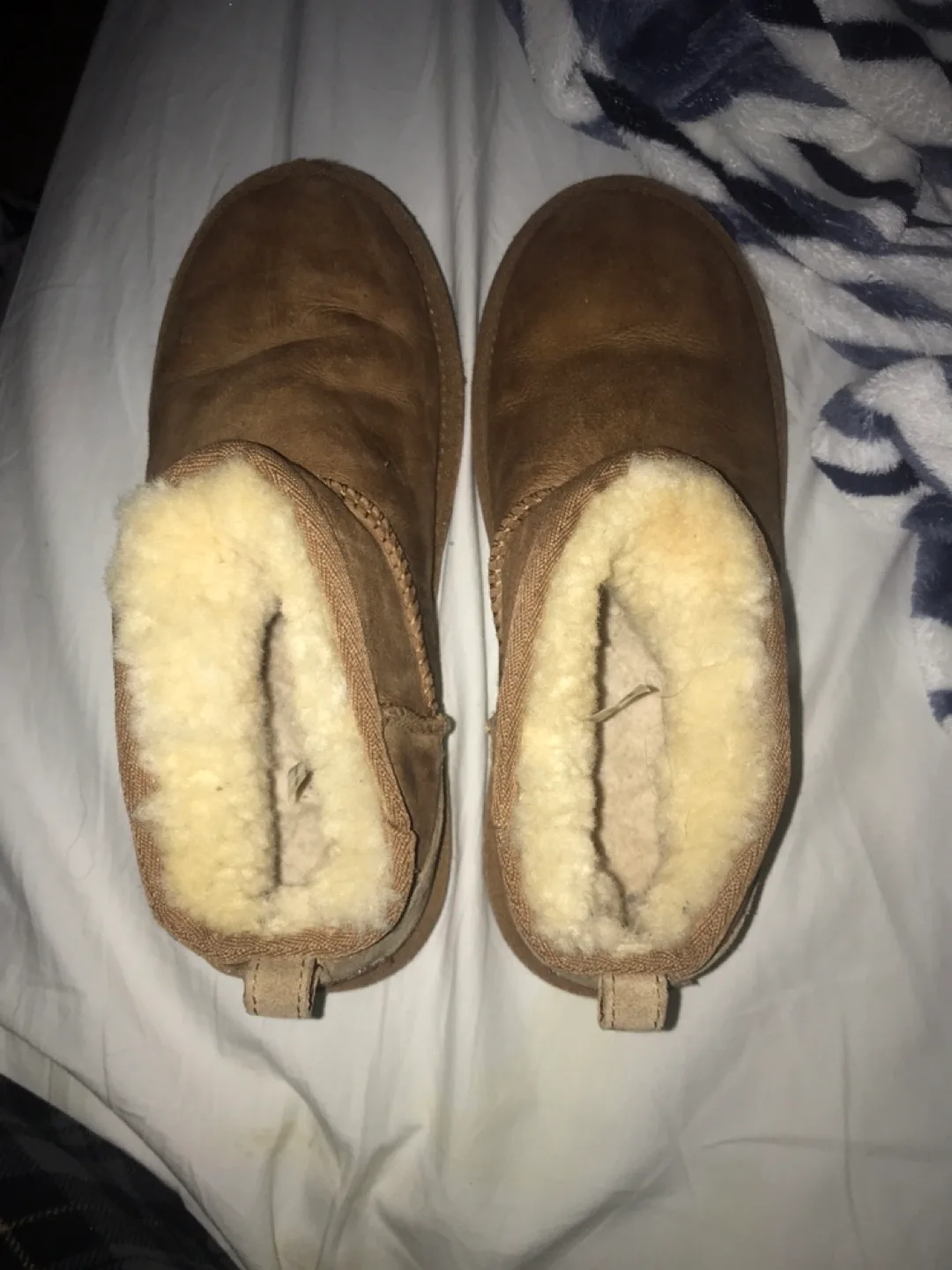 UGG Classic Mini Boots - Size 5 thumbnail