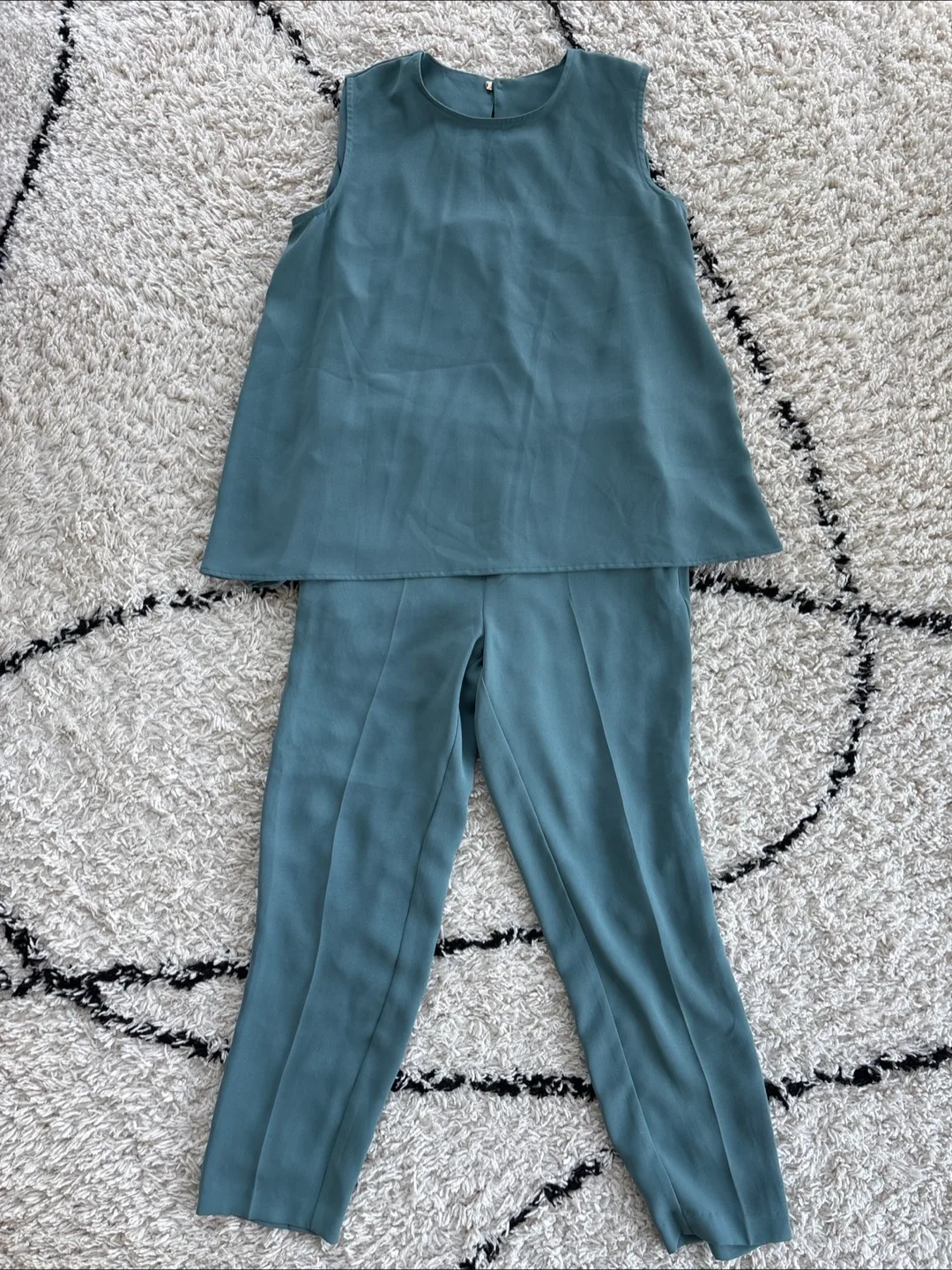 Green two-piece outfit - Size M thumbnail