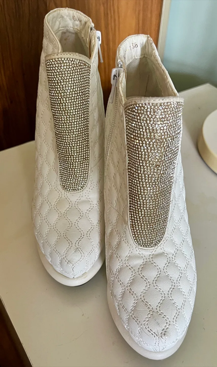White Quilted Ankle Boots - Size 37.5 image indicator(2)