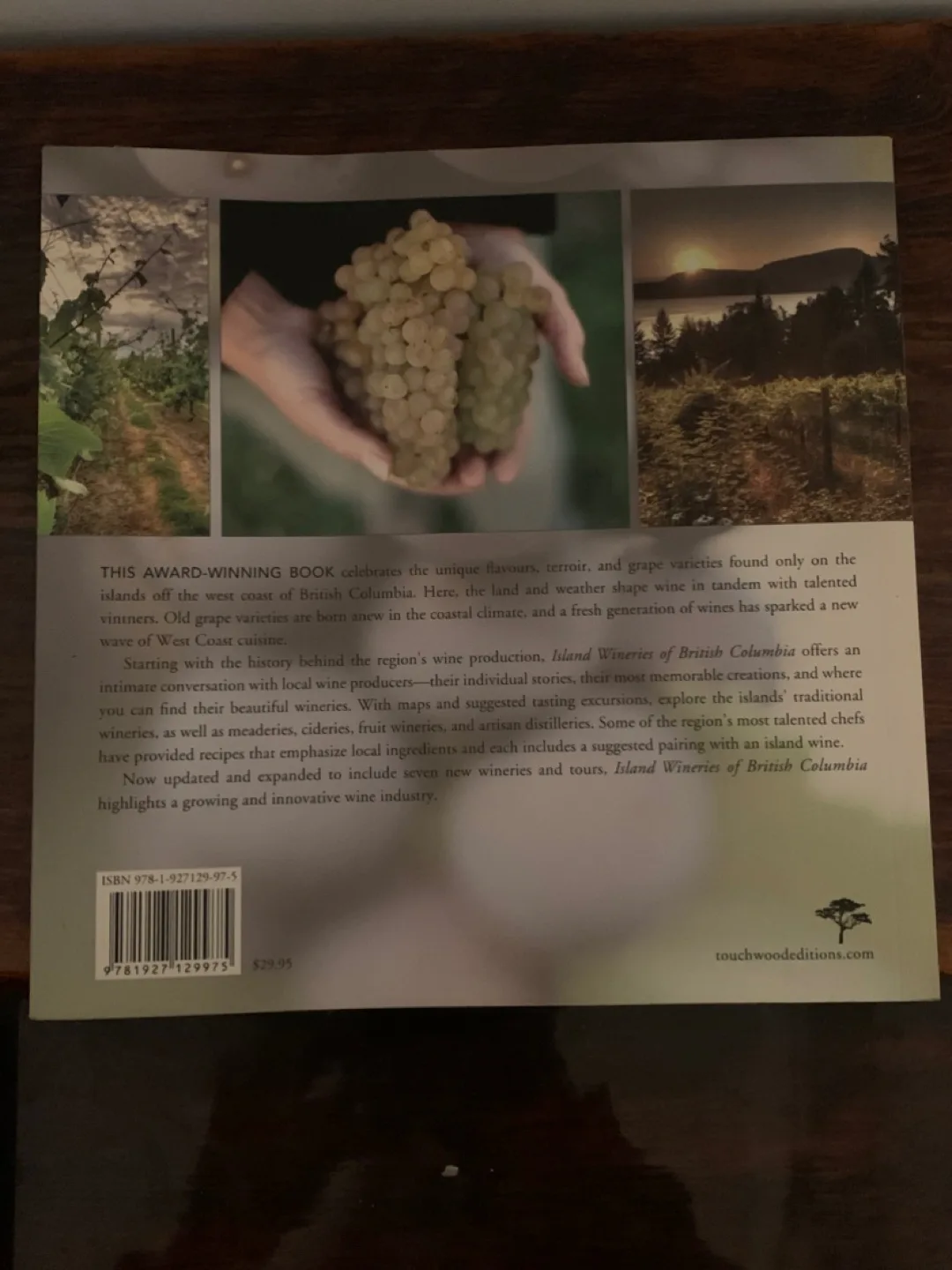 Island Wineries Book image indicator(2)