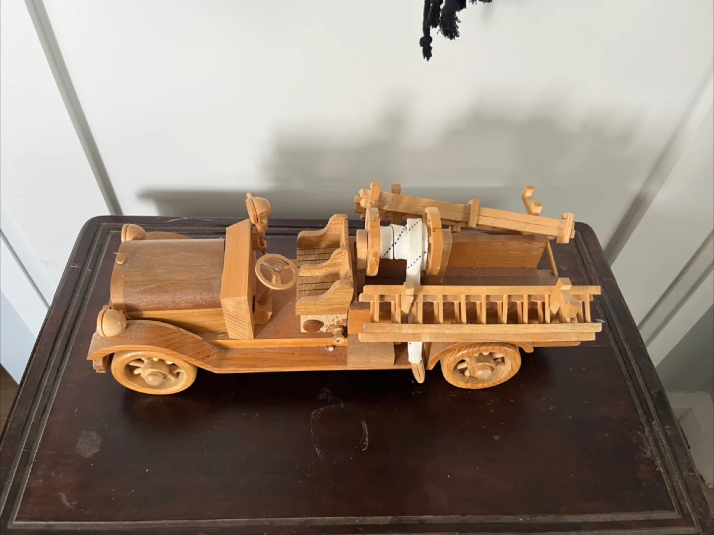 Wooden Firetruck Model image indicator(2)