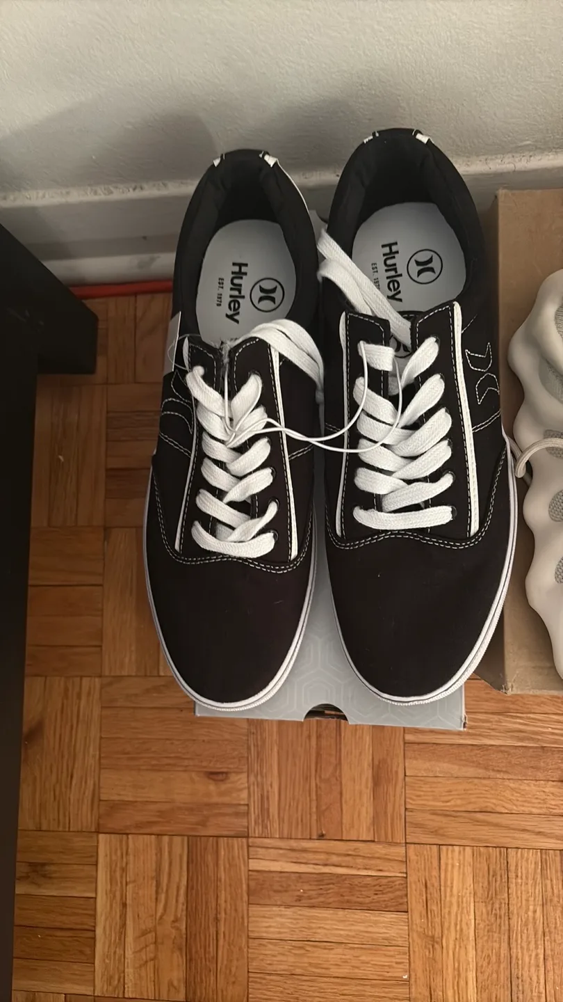 Hurley Arlo Black Sneakers - Men's Size 10 thumbnail