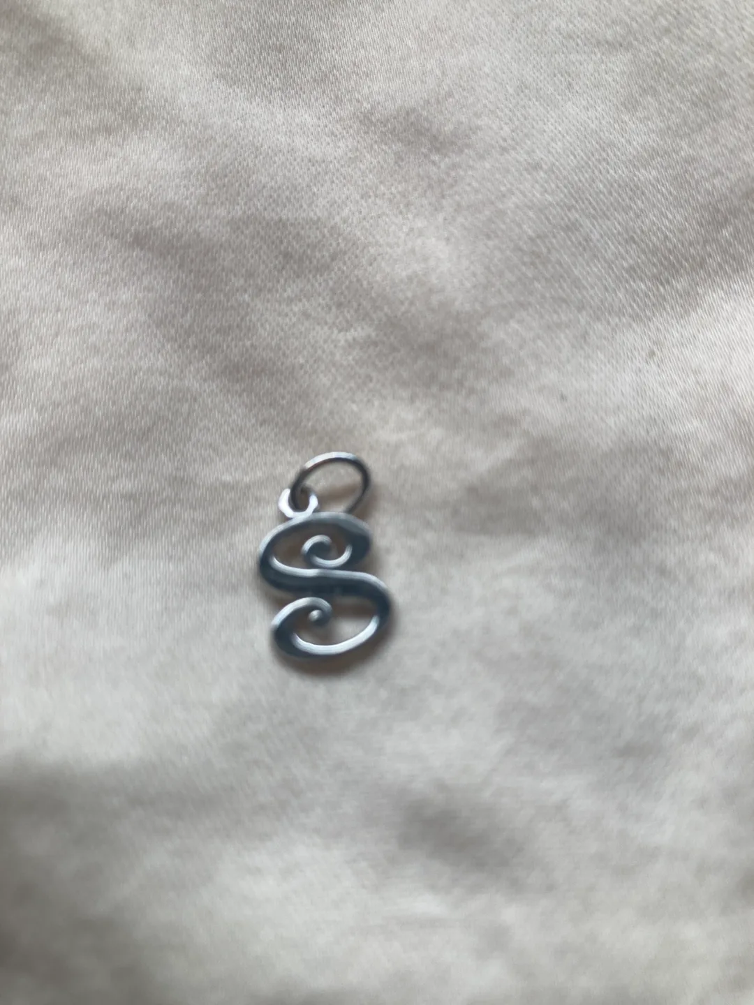 vintage S pendant image indicator(2)