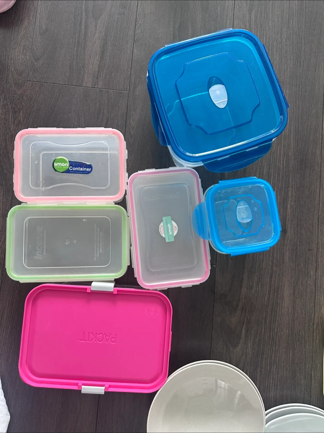 Mixed Kitchenware Lot: Plates, Glasses, Containers image indicator(2)