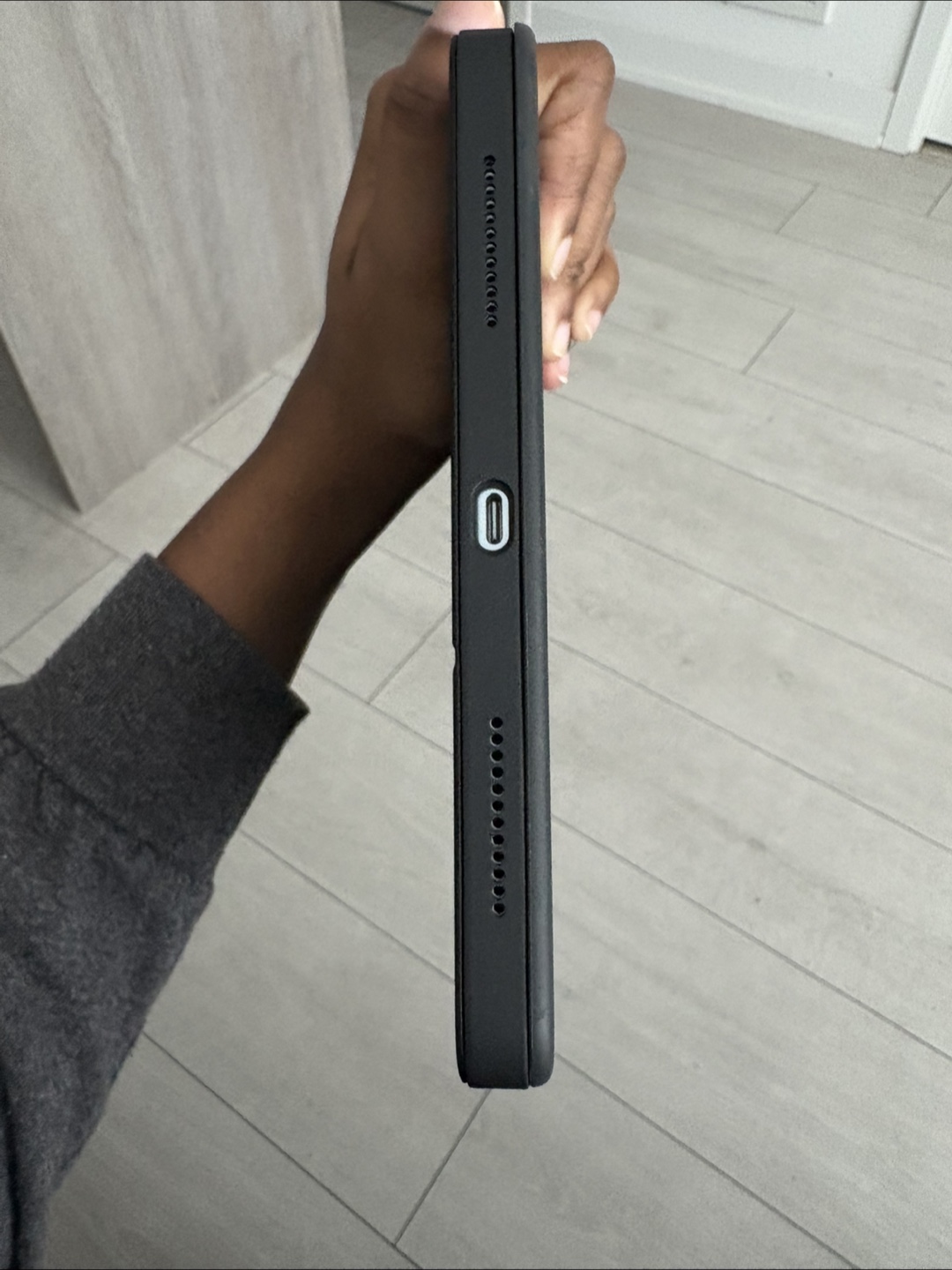 Logitech Combo Touch for iPad Air 11” (M2 & M3) – Midnight Black - photo 5