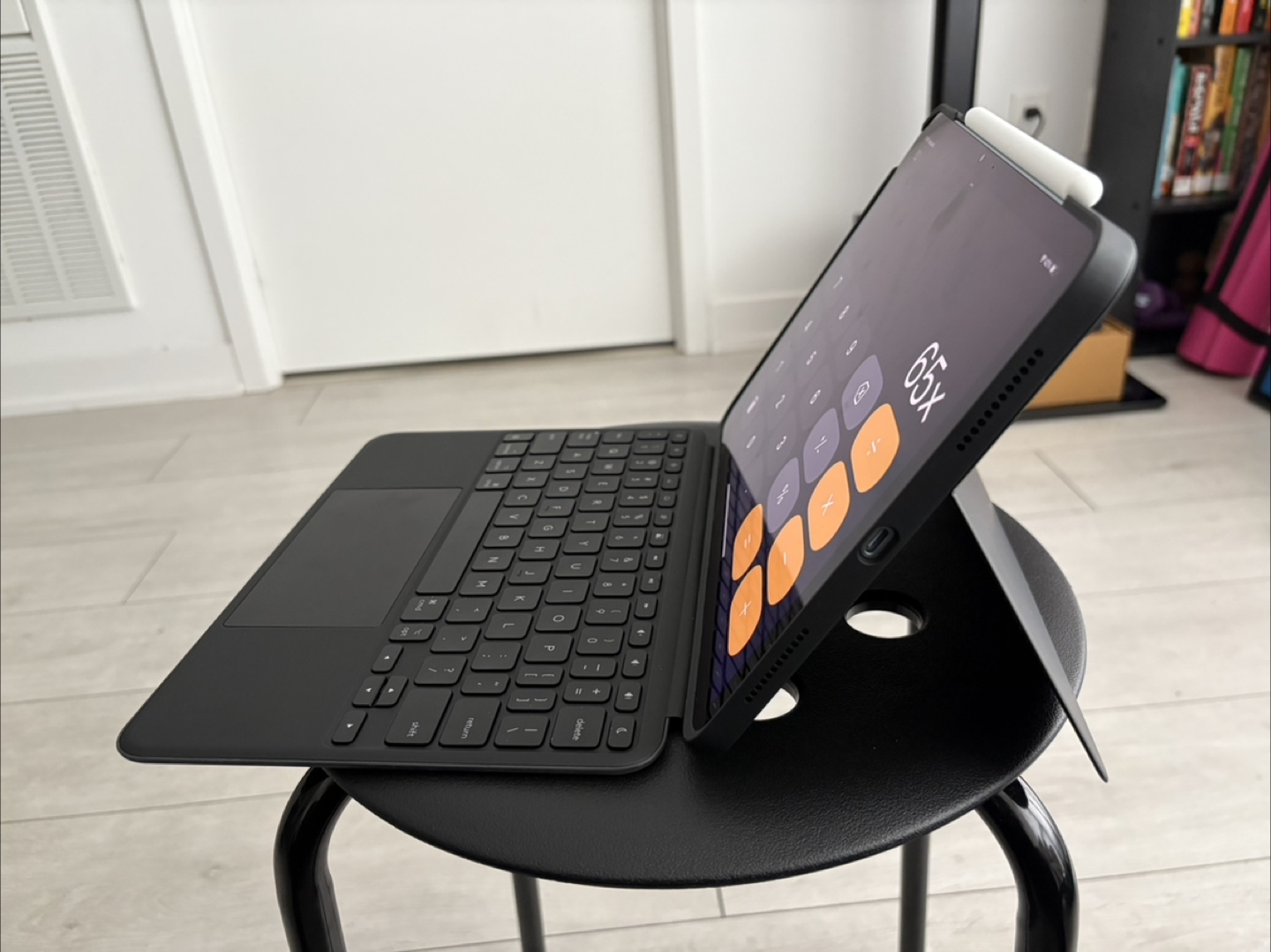 Logitech Combo Touch for iPad Air 11” (M2 & M3) – Midnight Black - photo 2