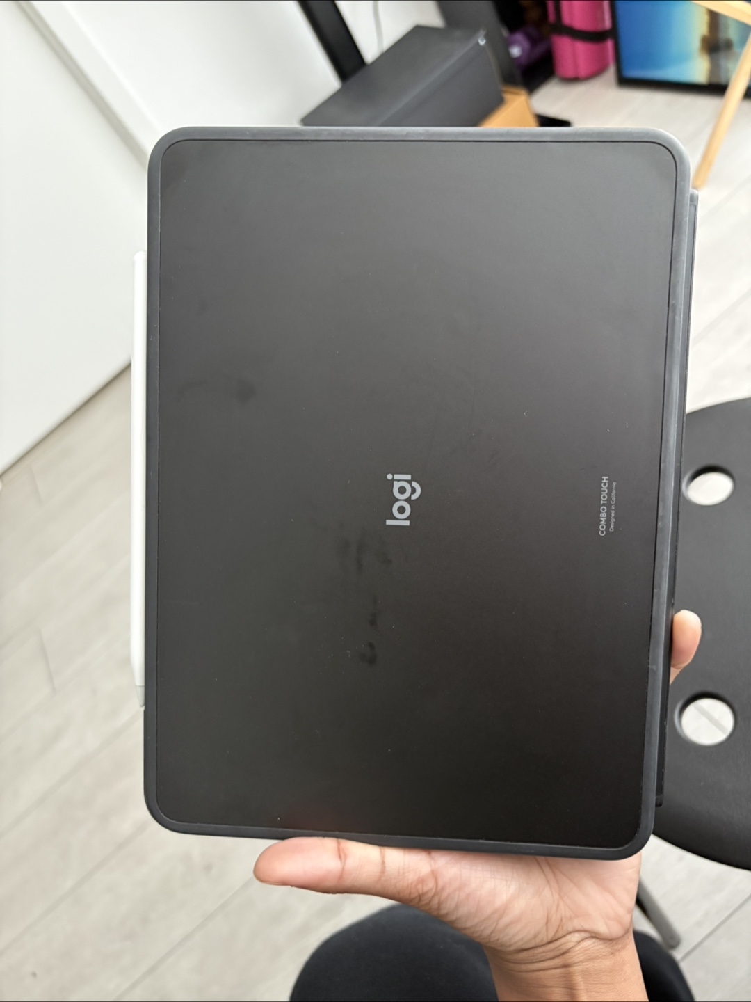 Logitech Combo Touch for iPad Air 11” (M2 & M3) – Midnight Black - photo 4
