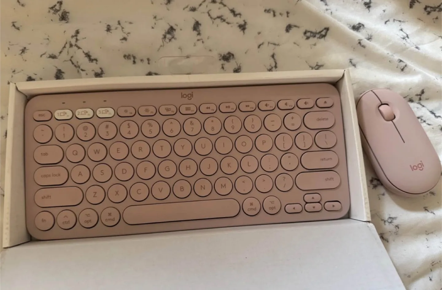 Logitech K380 Multi-Device Keyboard & Mouse - Rose image indicator(2)