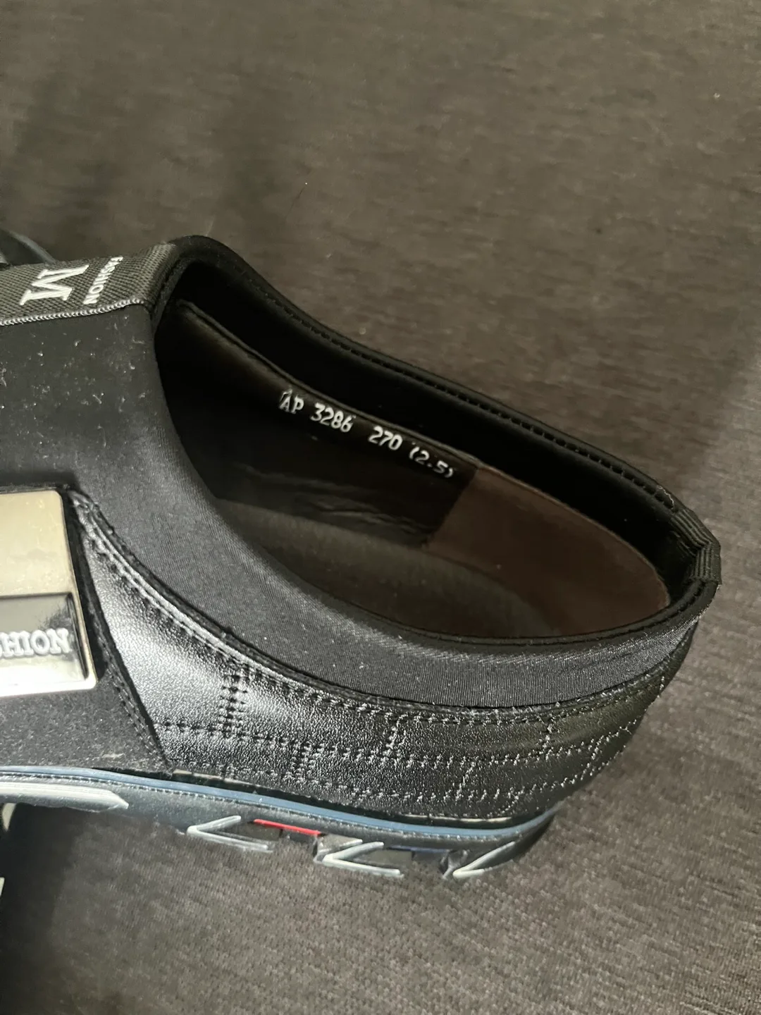 Size 10 men’s  M fashion Shoes image indicator(5)