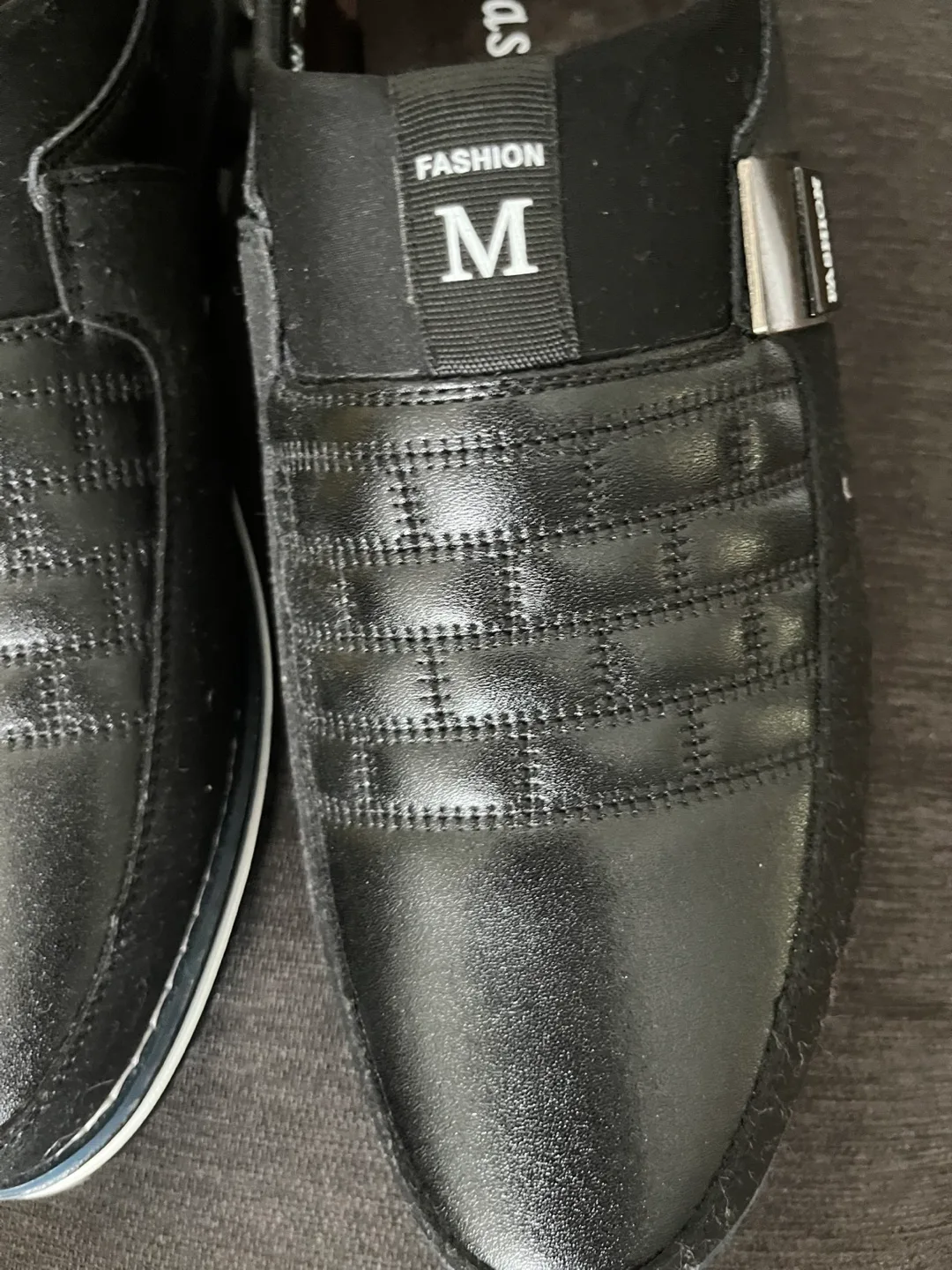 Size 10 men’s  M fashion Shoes image indicator(2)