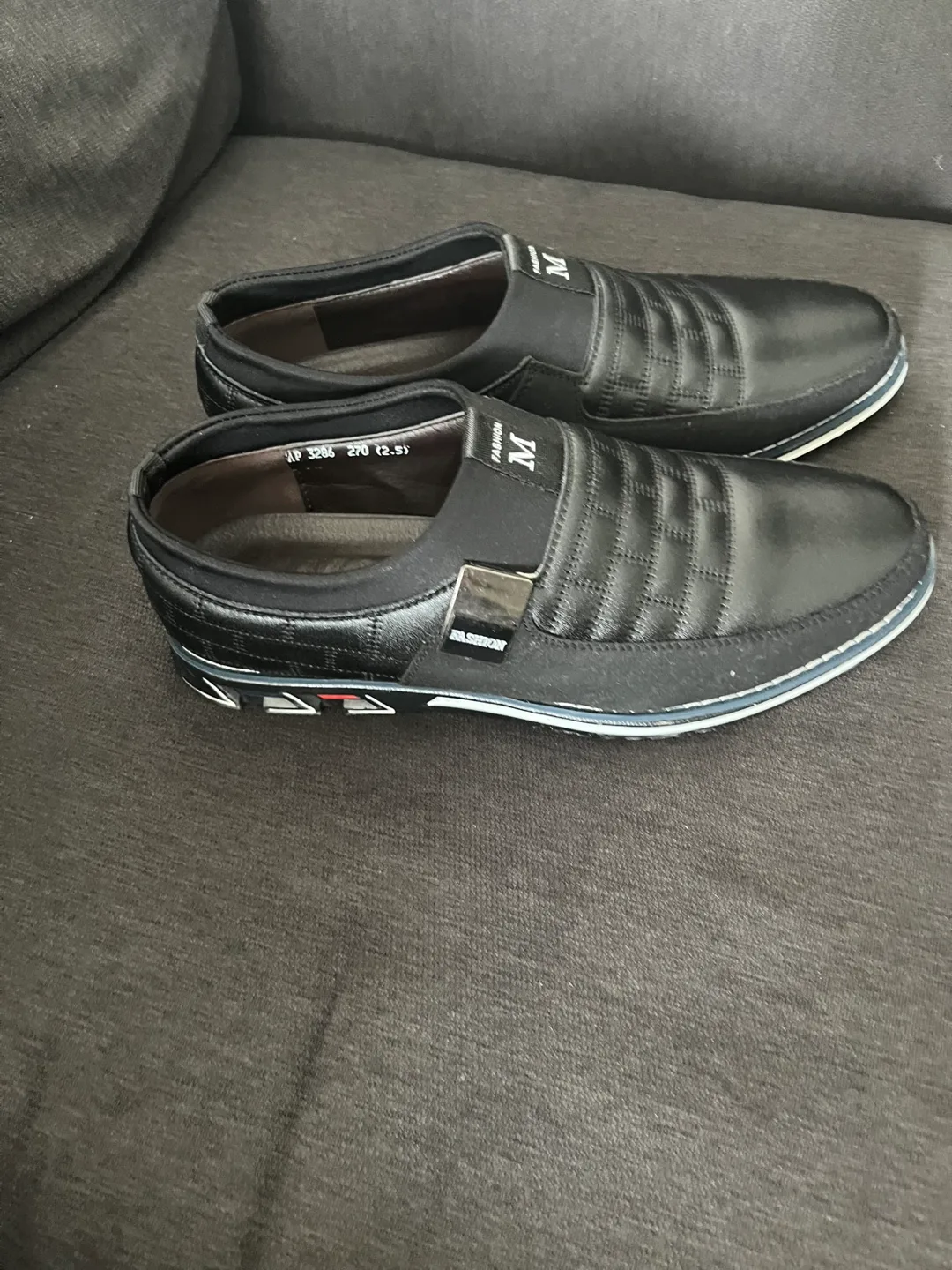 Size 10 men’s  M fashion Shoes image indicator(3)