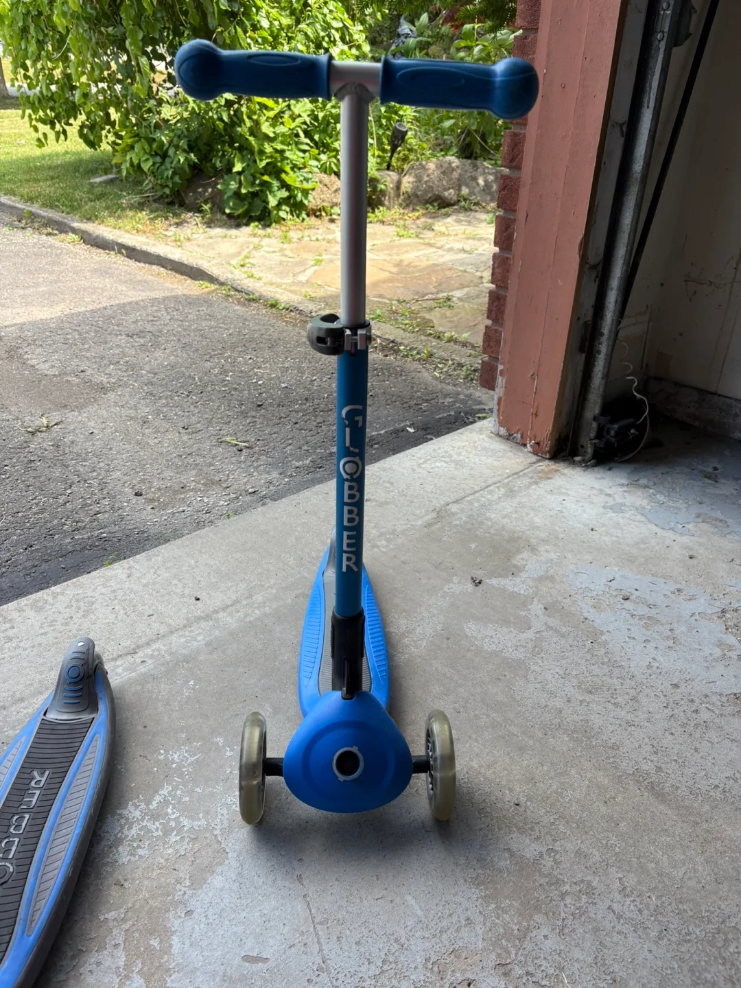 Globber Kids' Scooter - Blue image indicator(2)