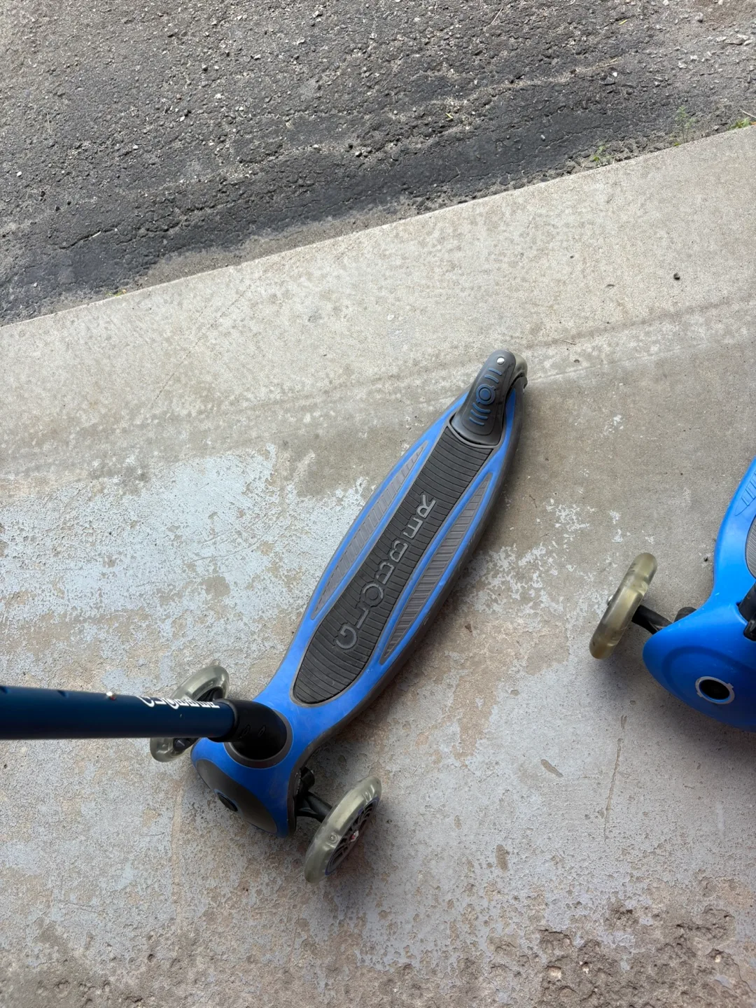 Globber Kids' Scooter - Blue image indicator(3)