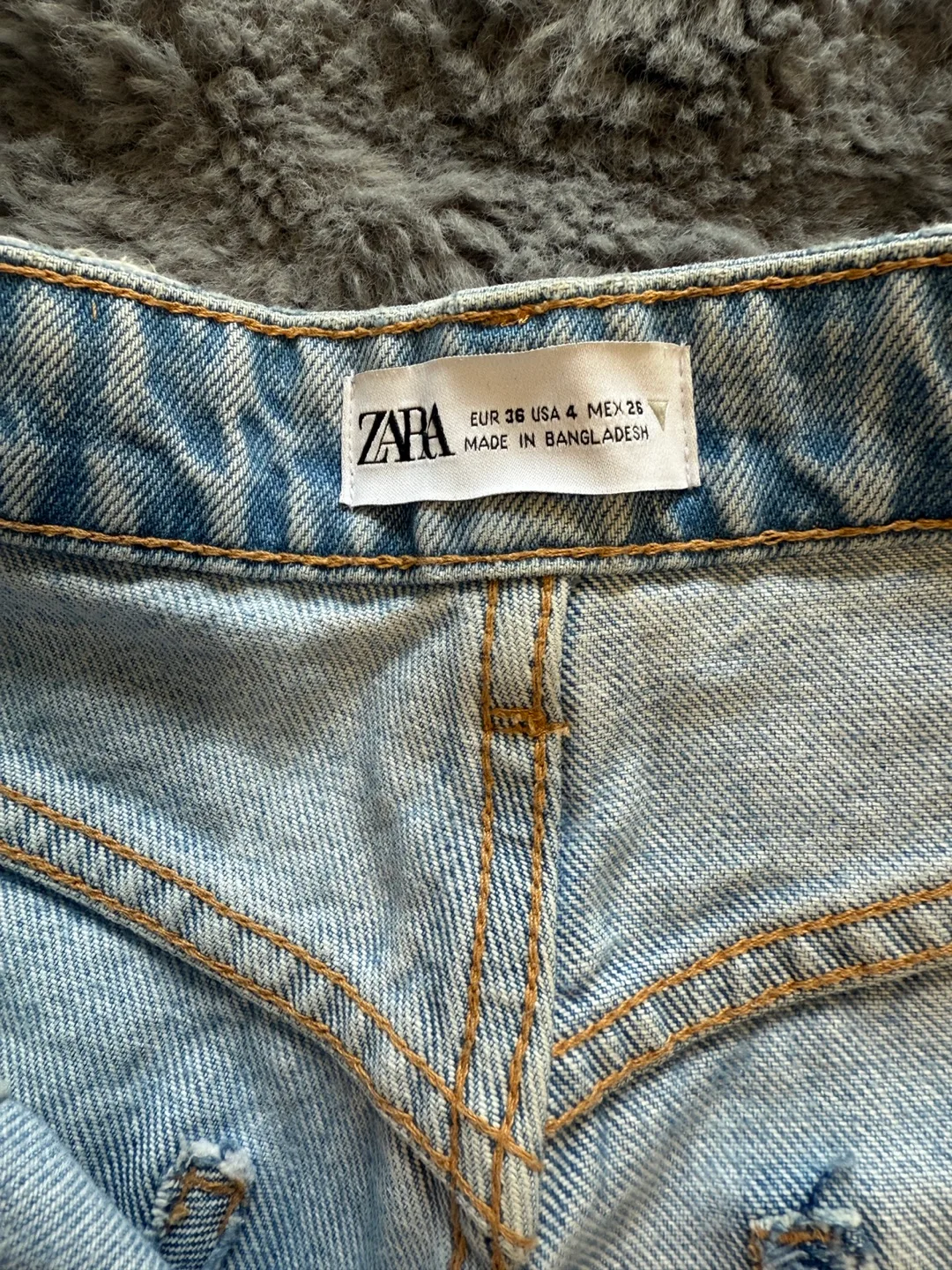 Zara Denim Jeans - Size 4 (USA) image indicator(3)