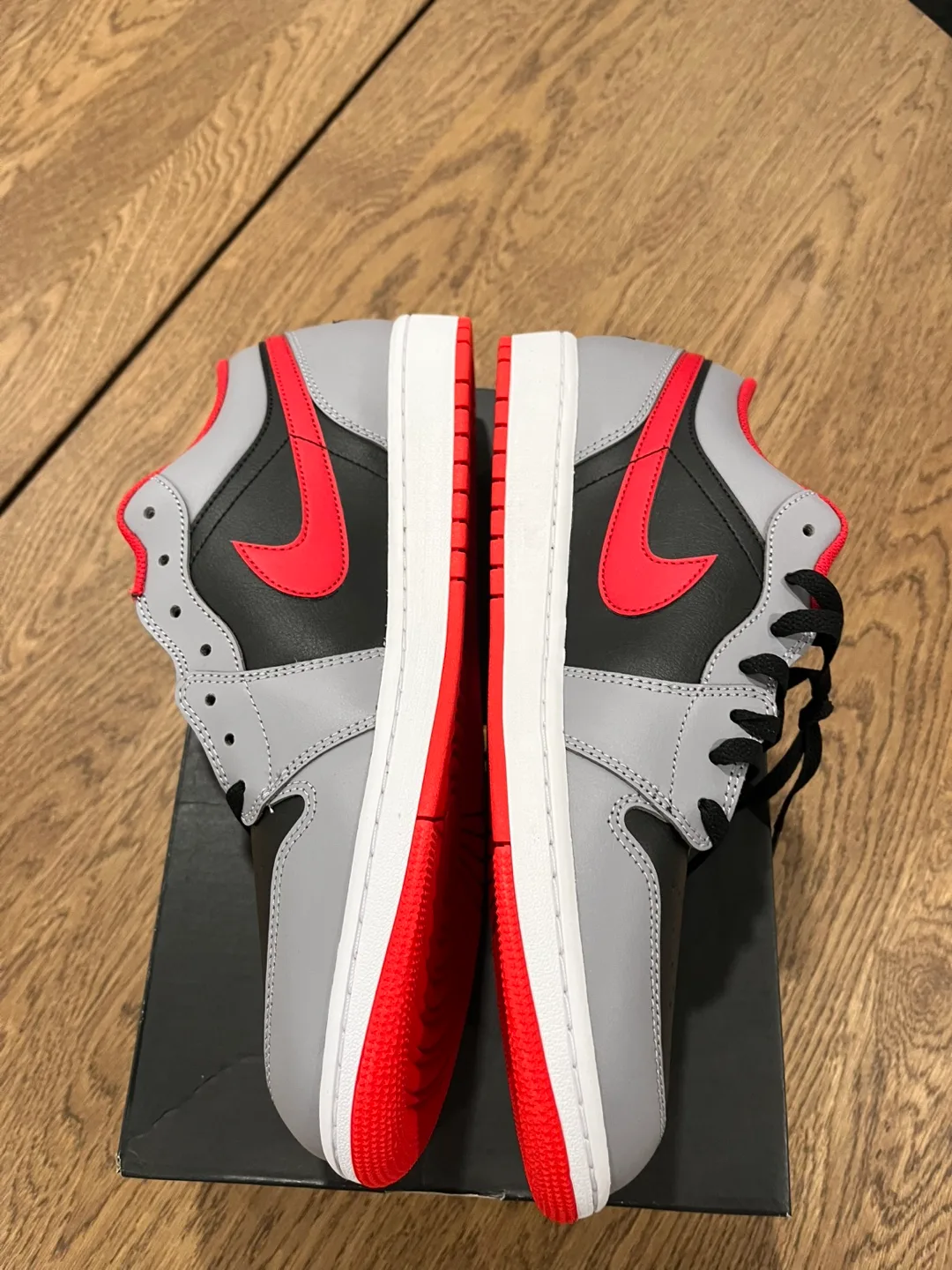 Jordan 1 Low Light Smoke Grey Size 13 image indicator(4)