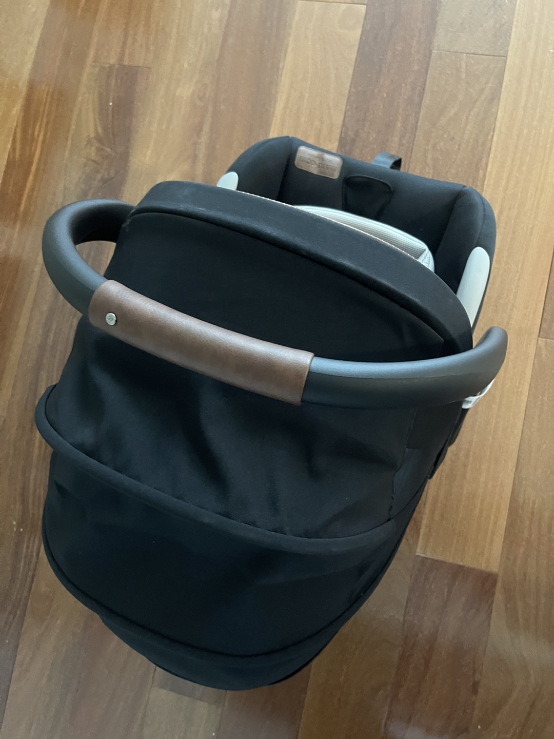 Maxi-Cosi Mico Luxe+ Infant Car Seat - Like New! - photo 3