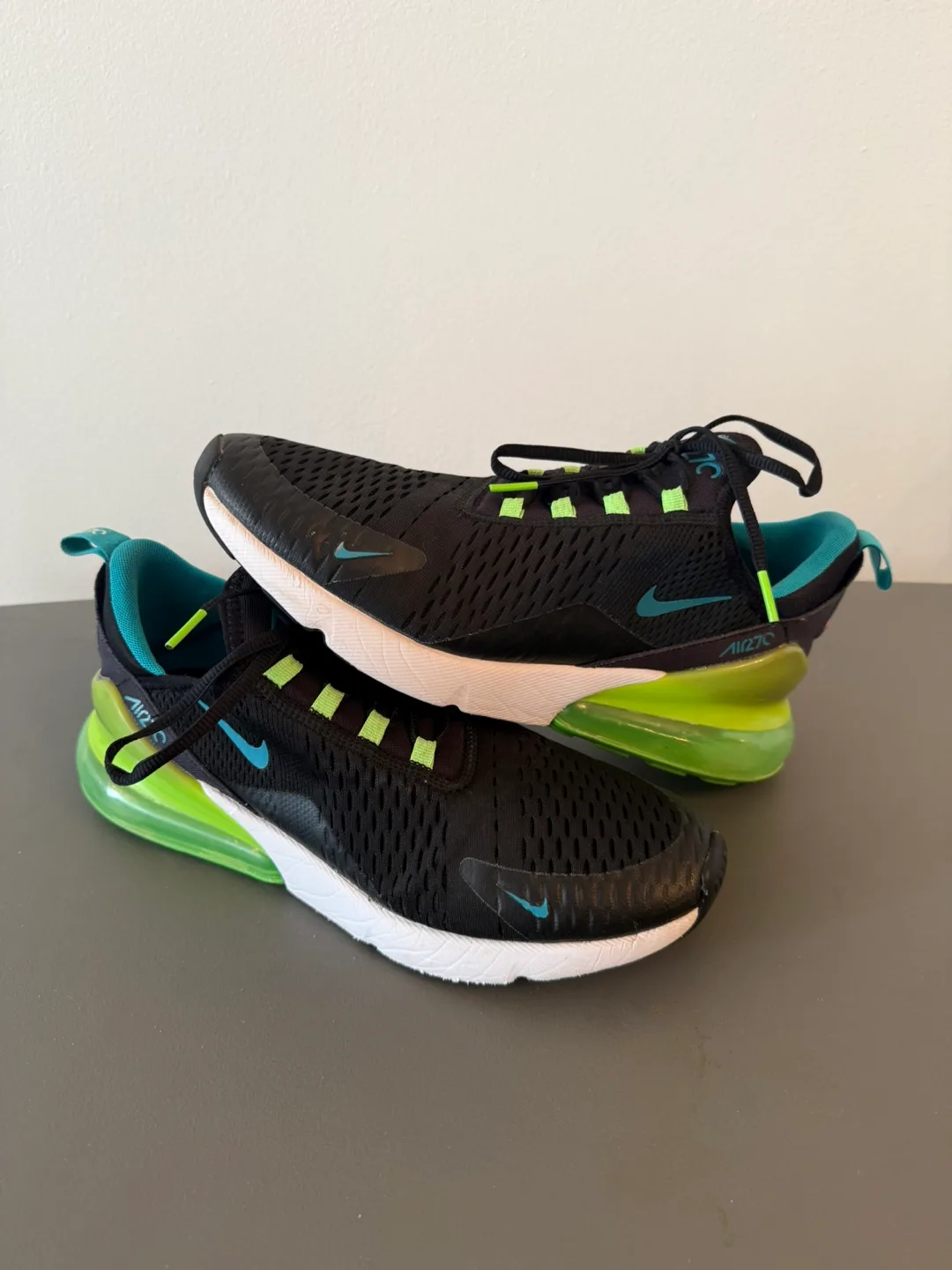 Nike Air Max 270 thumbnail