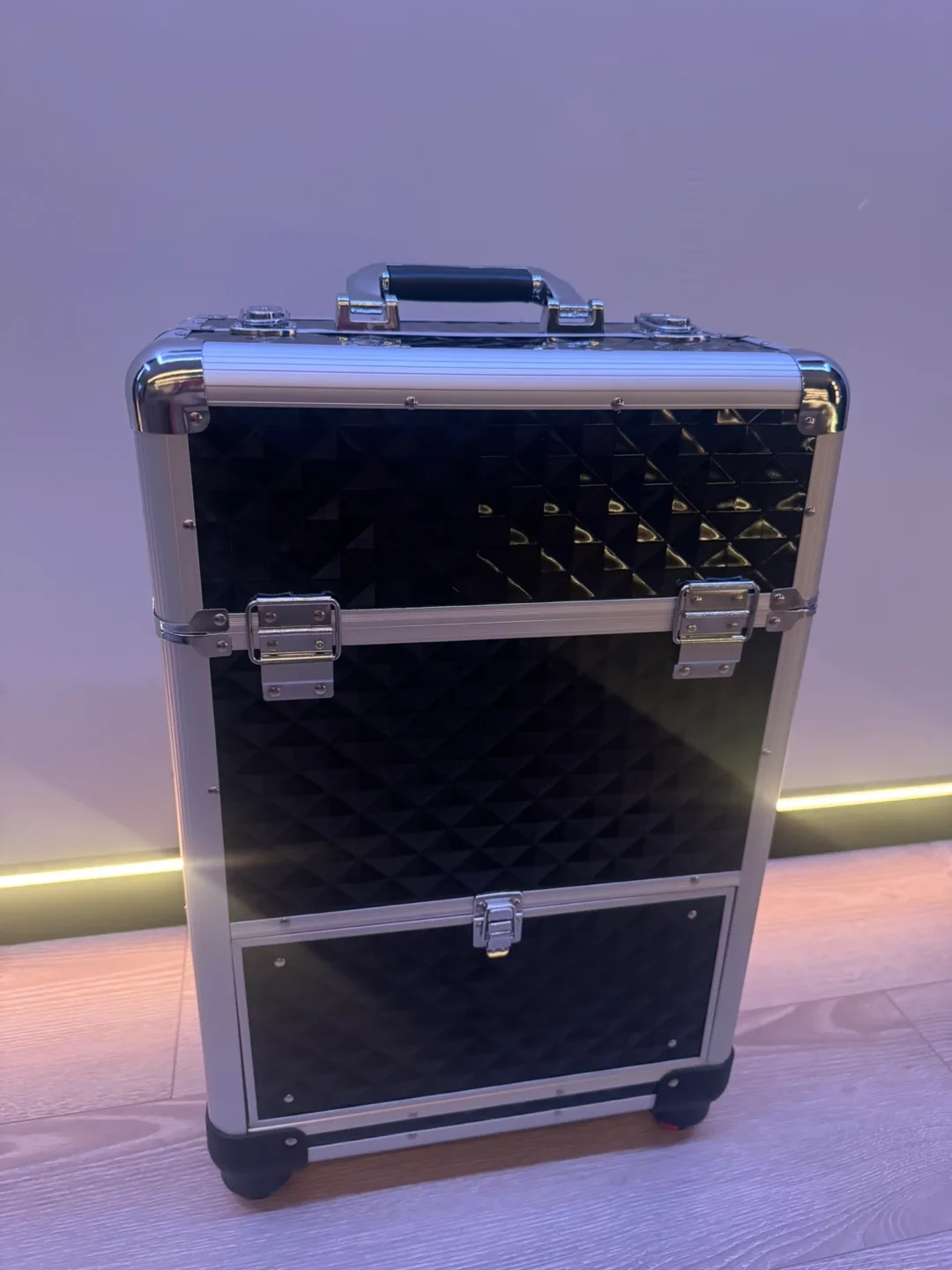 ROLLING ALUMINUM MAKEUP PROFESSIONAL CASE thumbnail