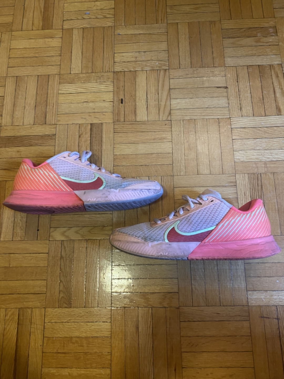Nike Kyrie Low 5 Basketball Shoes size 8.5 women’s and 7 men’s