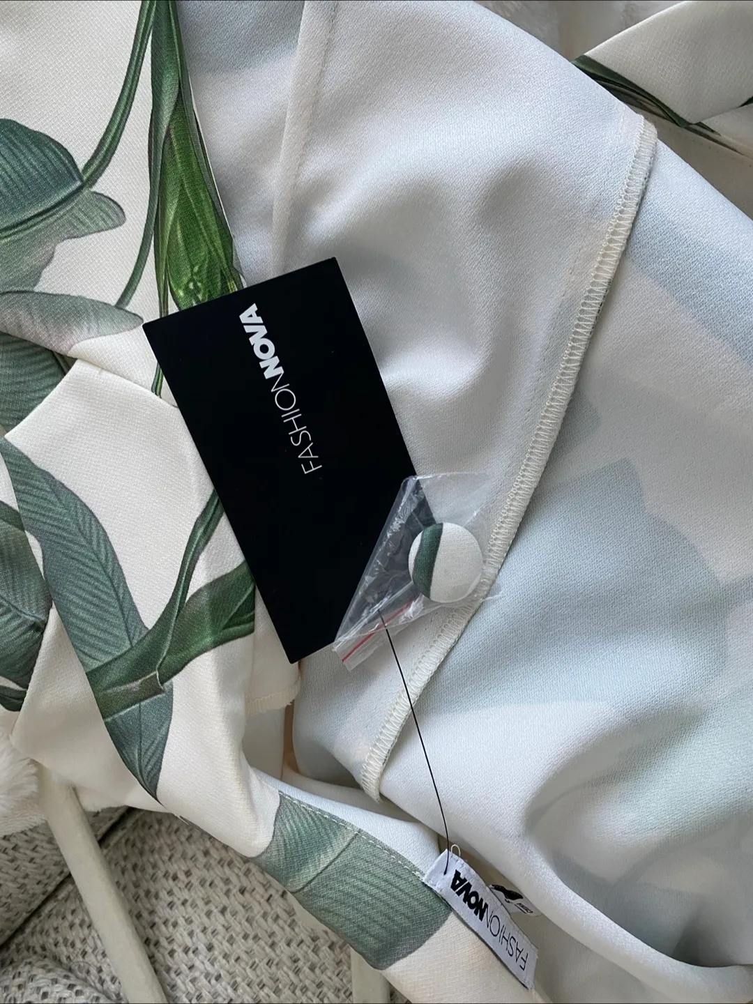 Fashion Nova Palm Print Blazer & Shorts Set Sz S image indicator(2)