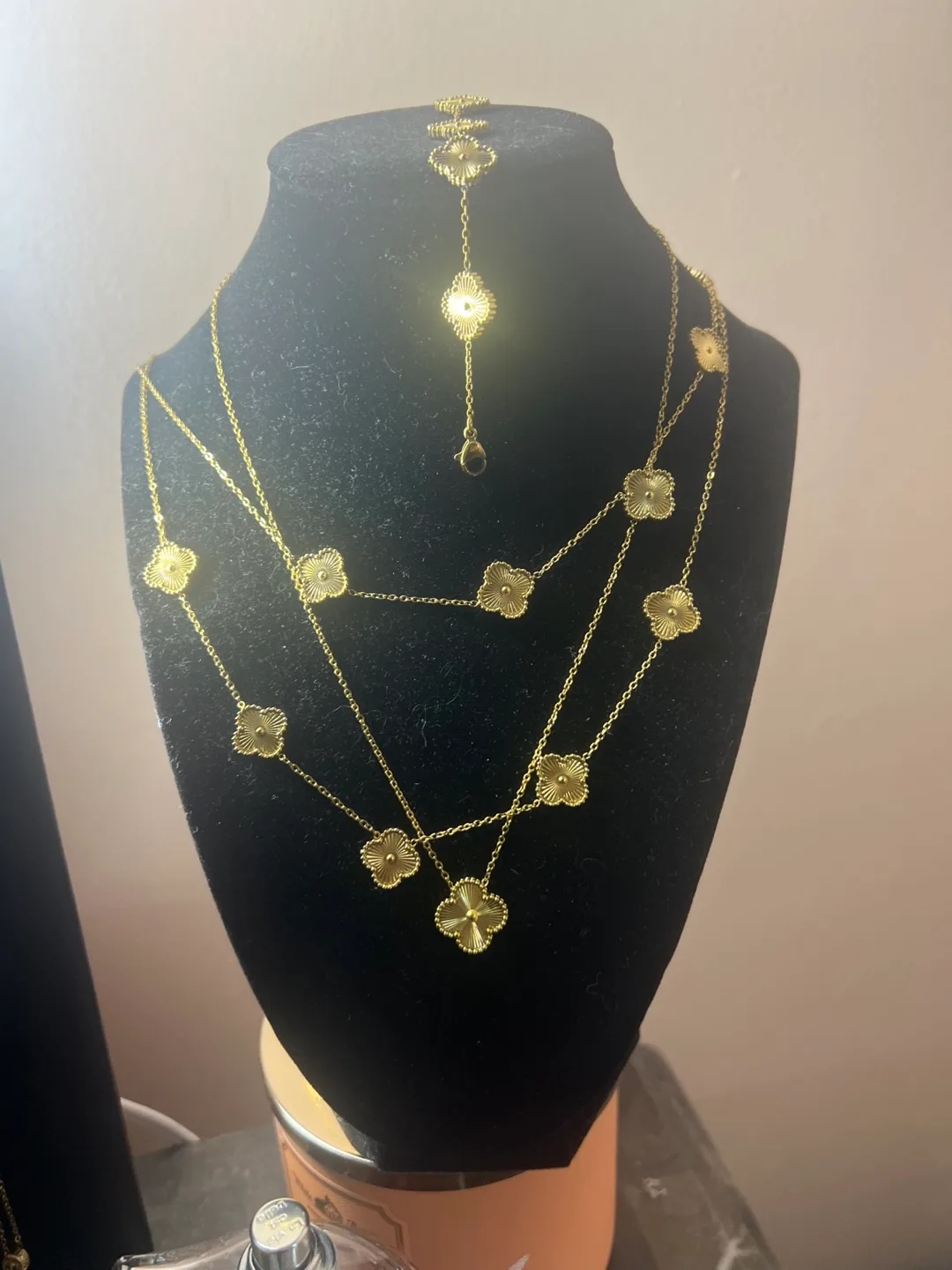 Clover Necklace and bracelets image indicator(4)