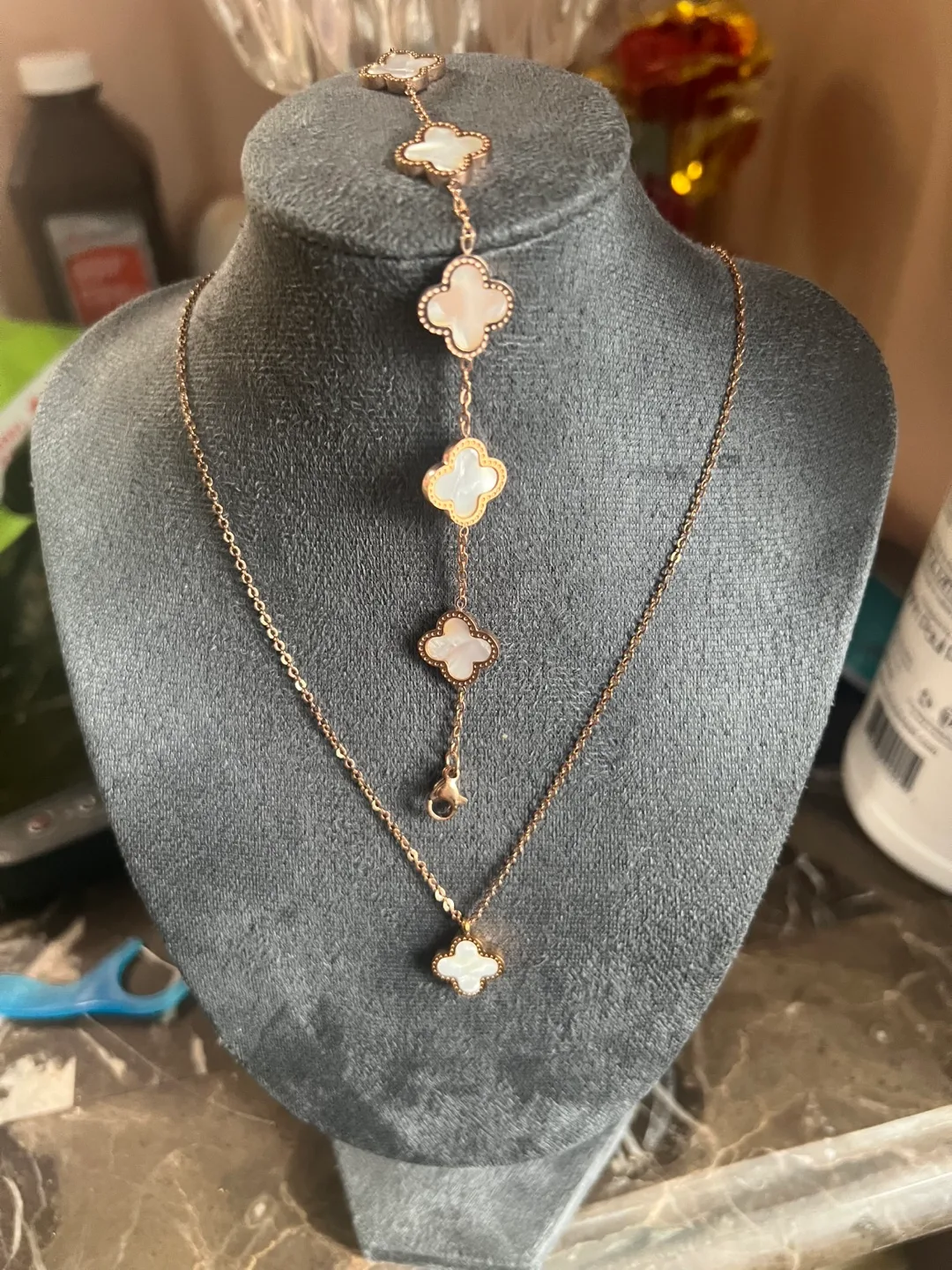 Clover Necklace and bracelets image indicator(2)