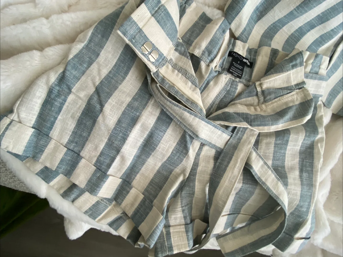 Fashion Nova Striped linen Blazer & Shorts Set - Size S image indicator(3)