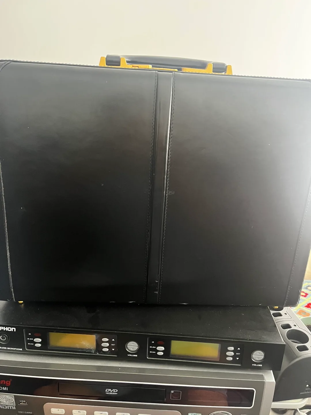 ⸻  Vintage Satchi Club Black Leather Briefcase – Made in Italy image indicator(9)