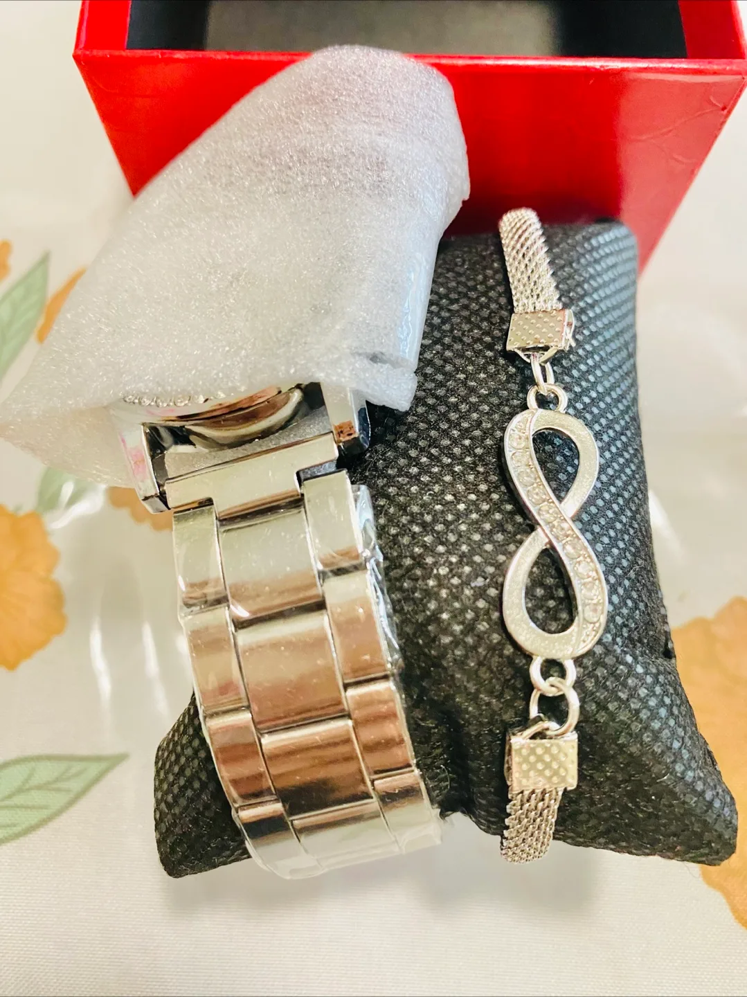 Geneva Silver Watch & Bracelet Set image indicator(4)