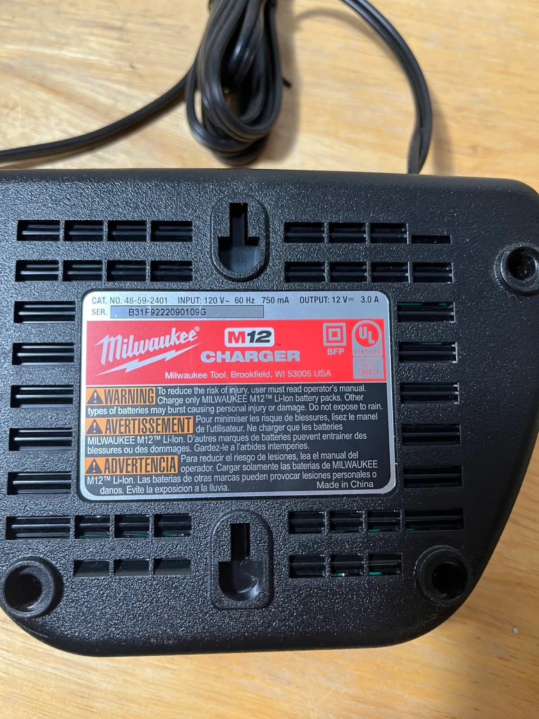 Milwaukee M12 Battery Charger image indicator(2)