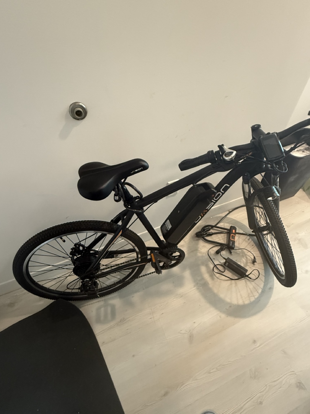 Jasion EB5 Electric Bike w/ Lock & Charger