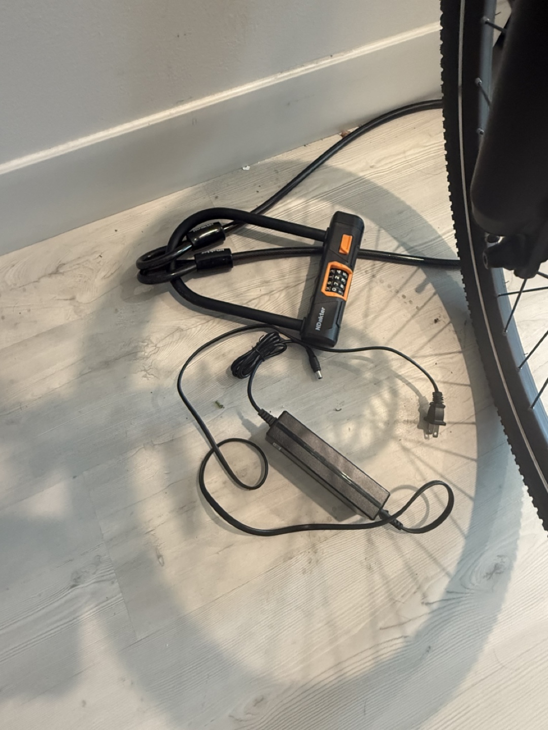 Jasion EB5 Electric Bike w/ Lock & Charger - photo 2