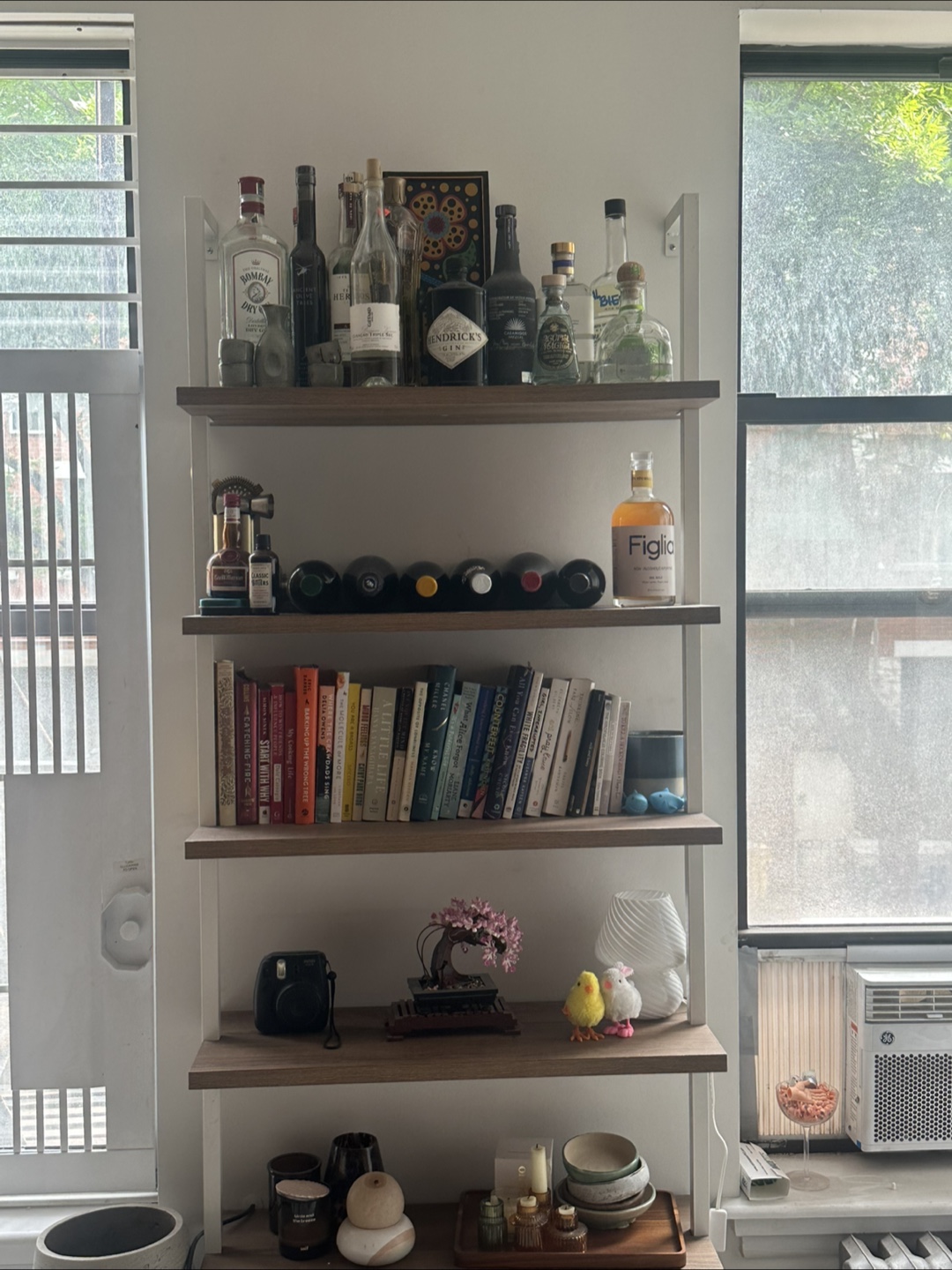 Bookshelf with 6 shelves