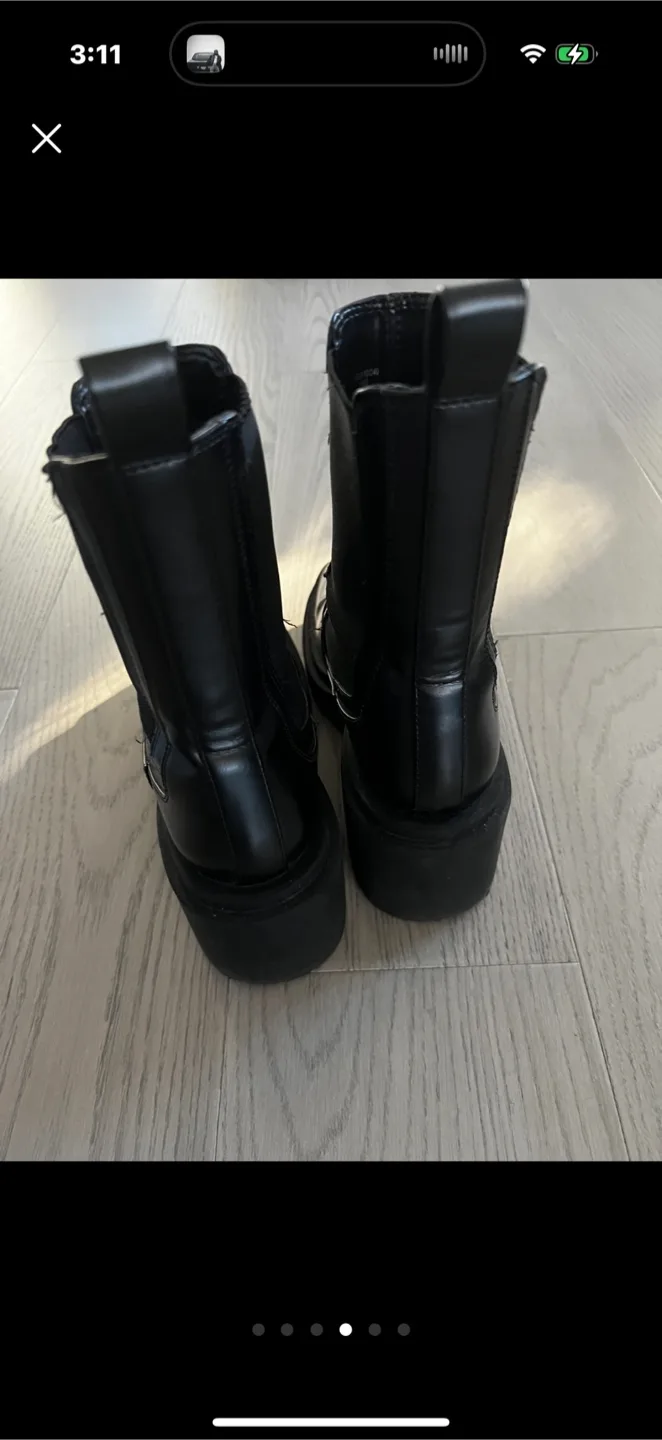 Black Leather Heeled Chelsea Boots image indicator(4)