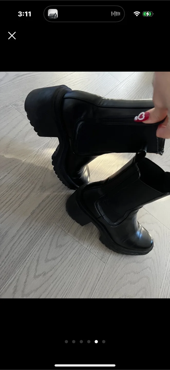 Black Leather Heeled Chelsea Boots image indicator(5)