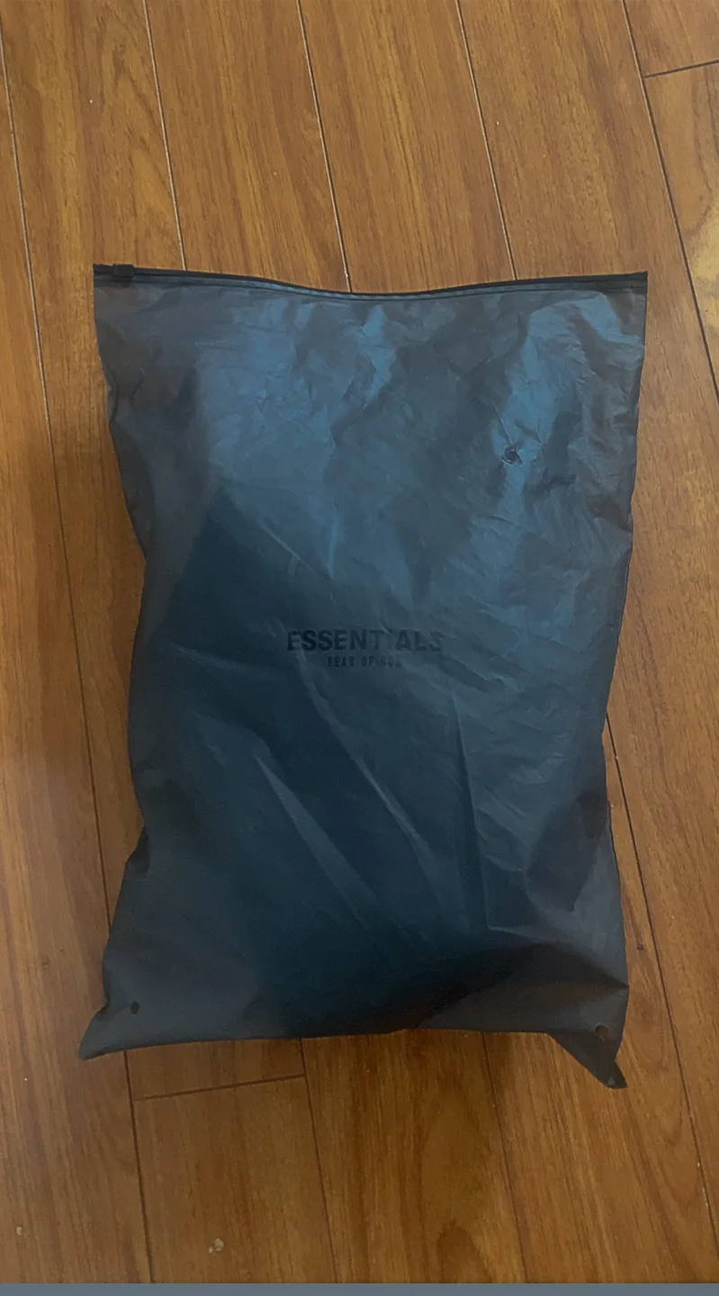 Essentials Fear of God Black Shorts image indicator(3)