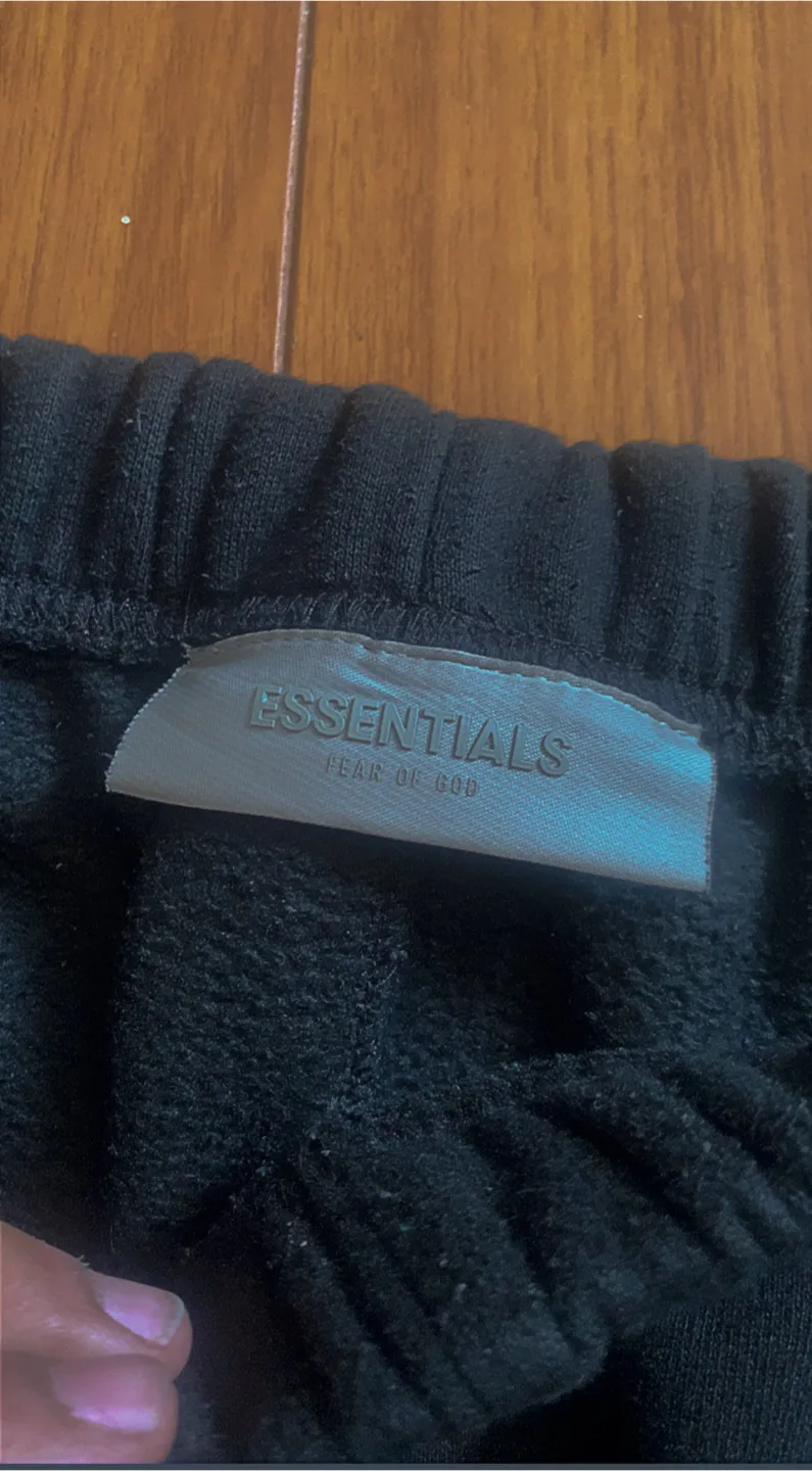 Essentials Fear of God Black Shorts image indicator(2)