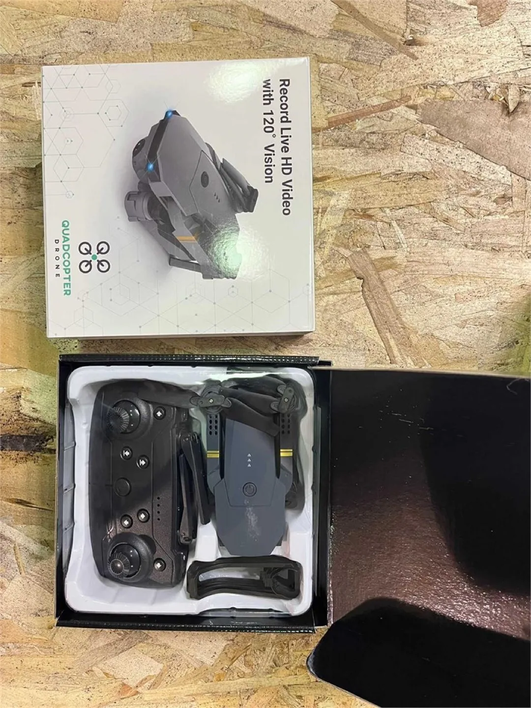 Quadcopter Drone with 120° Vision - New in Box! thumbnail