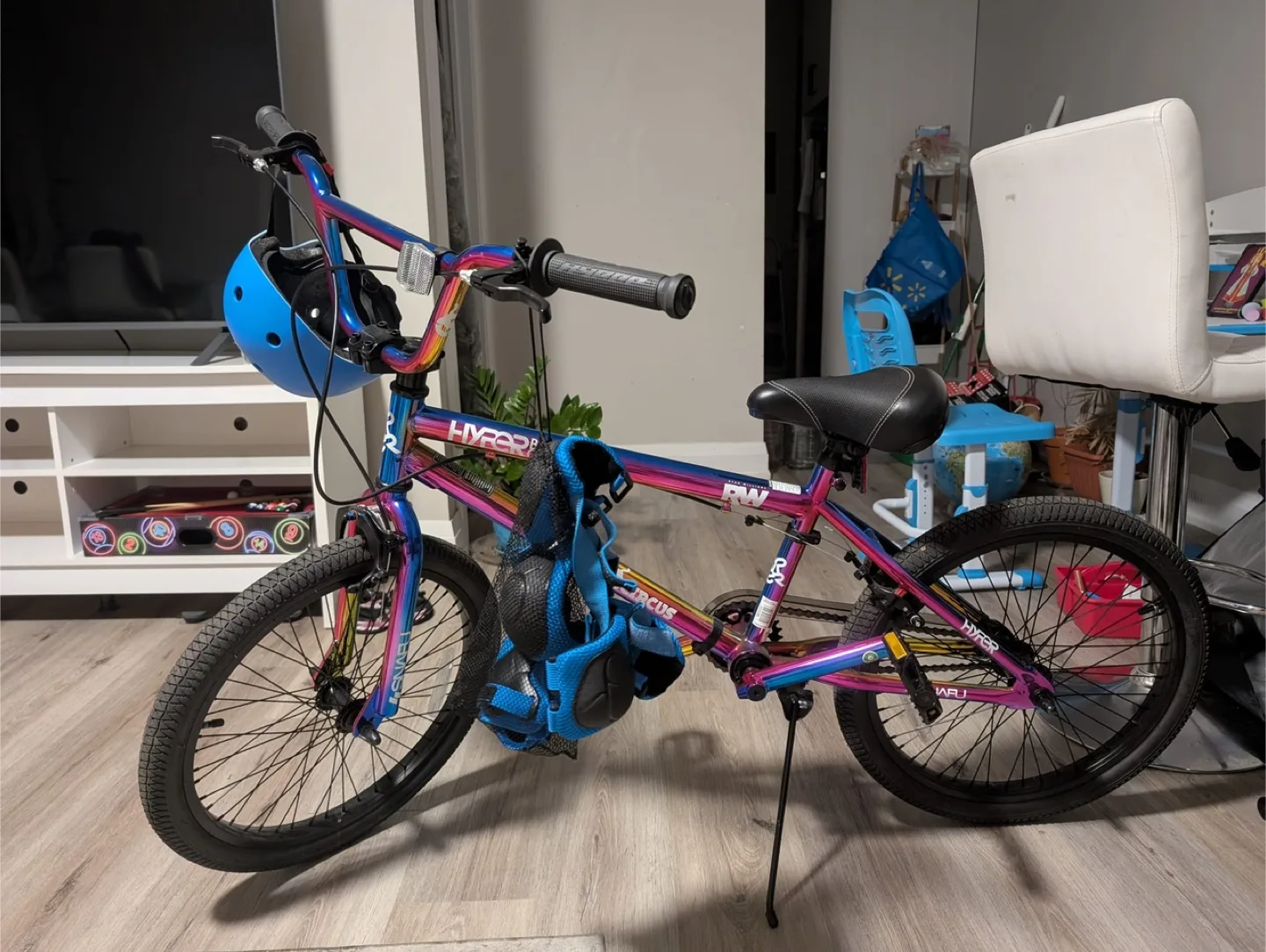 Hyper 20" Illusion BMX Bike with Helmet & Pads thumbnail