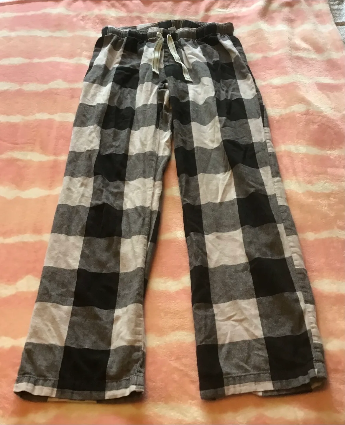 🤩 Old Navy Black & White Plaid Pajama Pants thumbnail